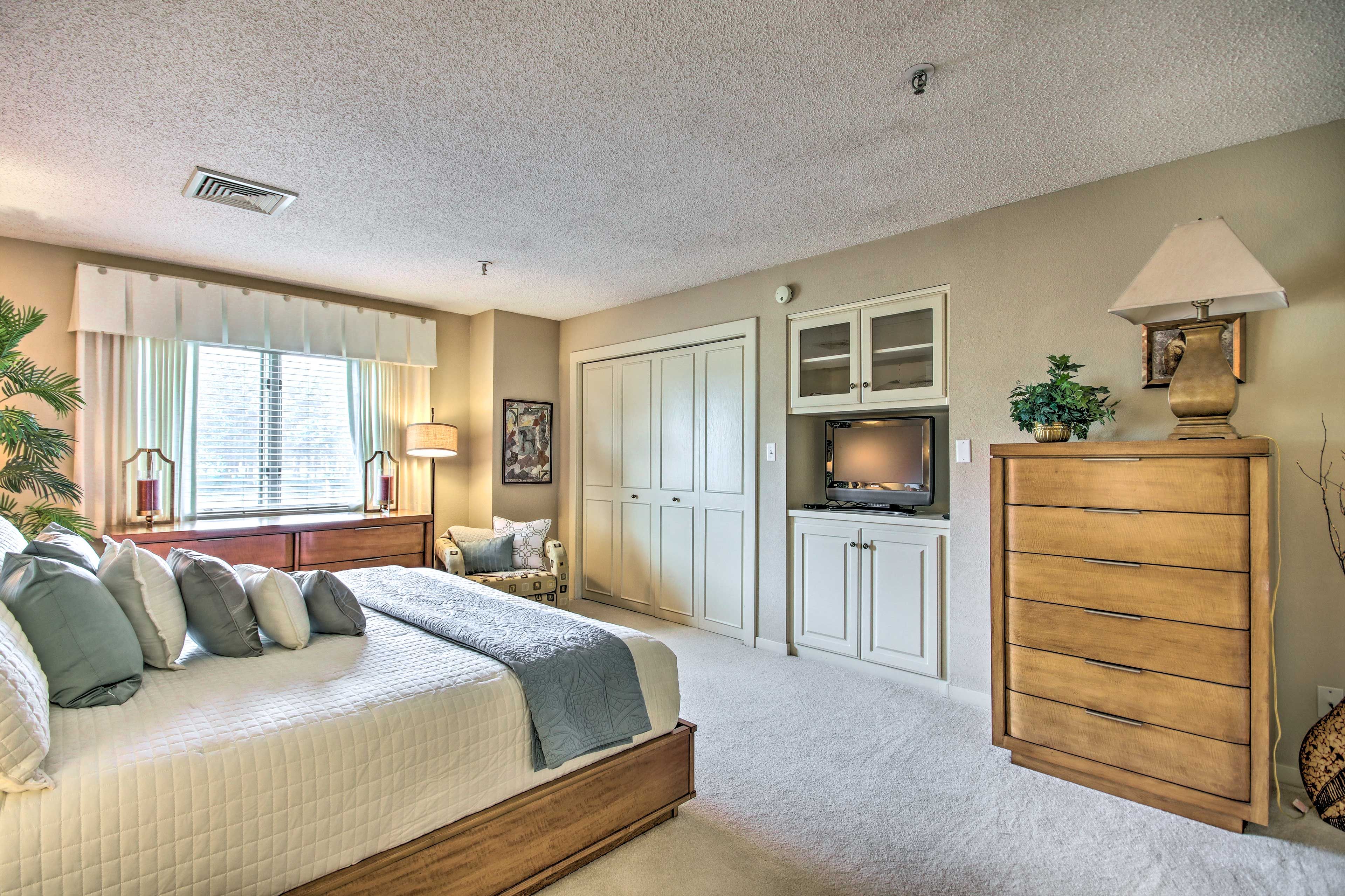 Bedroom 1 | King Bed | Linens Provided
