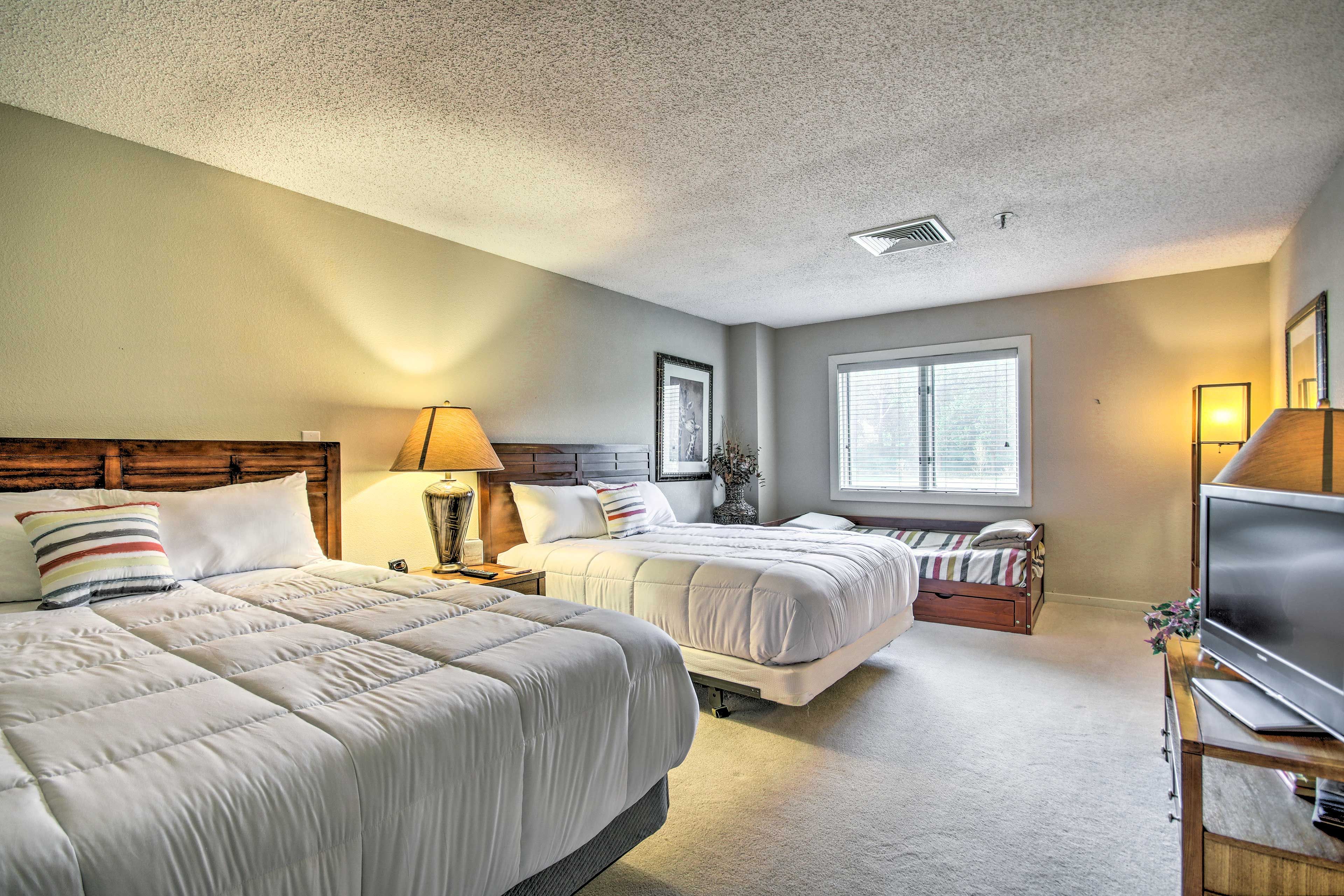 Bedroom 2 | 2 Queen Beds | Twin Bed w/ Twin Trundle Bed
