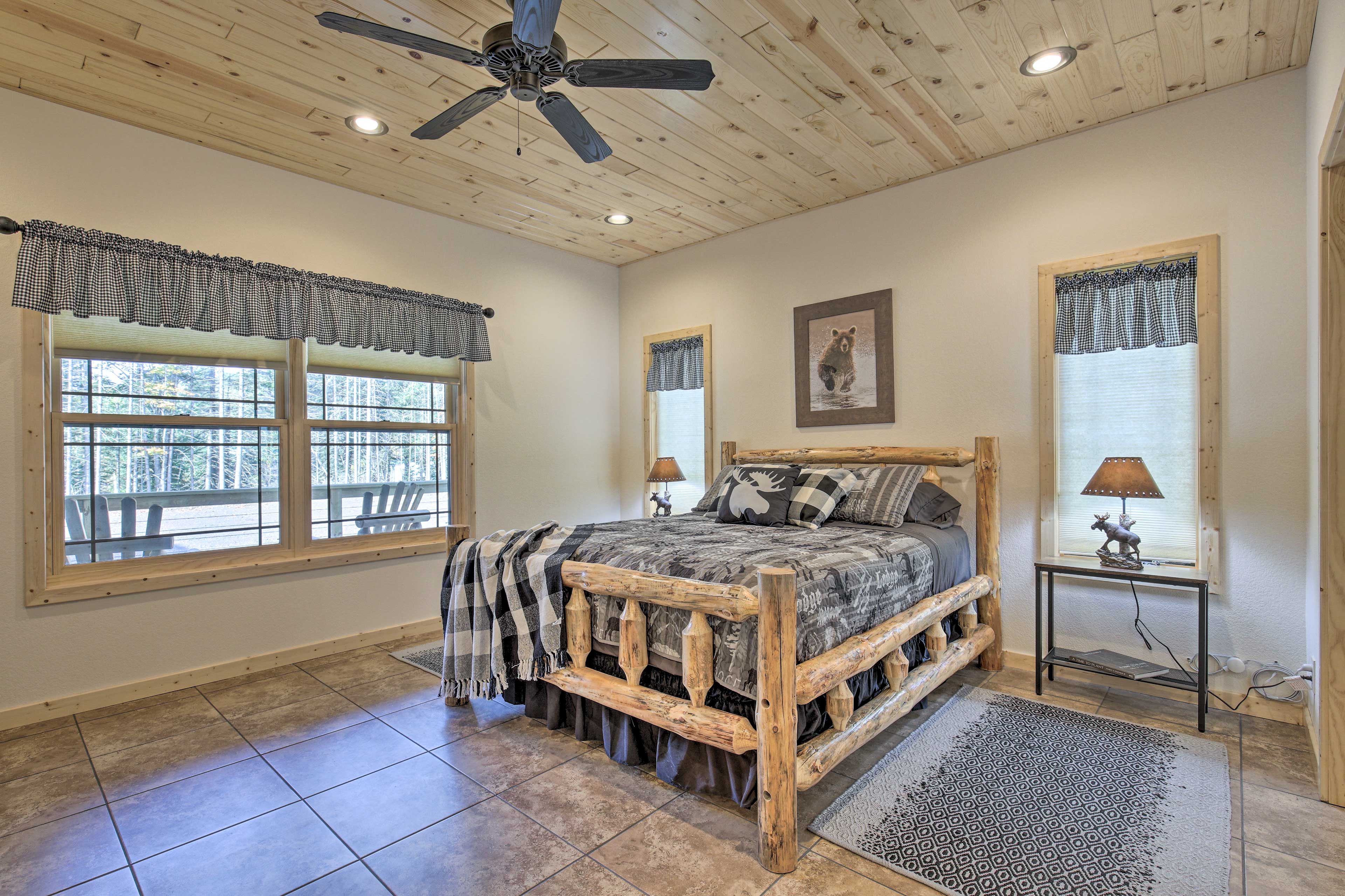 Bedroom 1 | Main Level | Queen Bed
