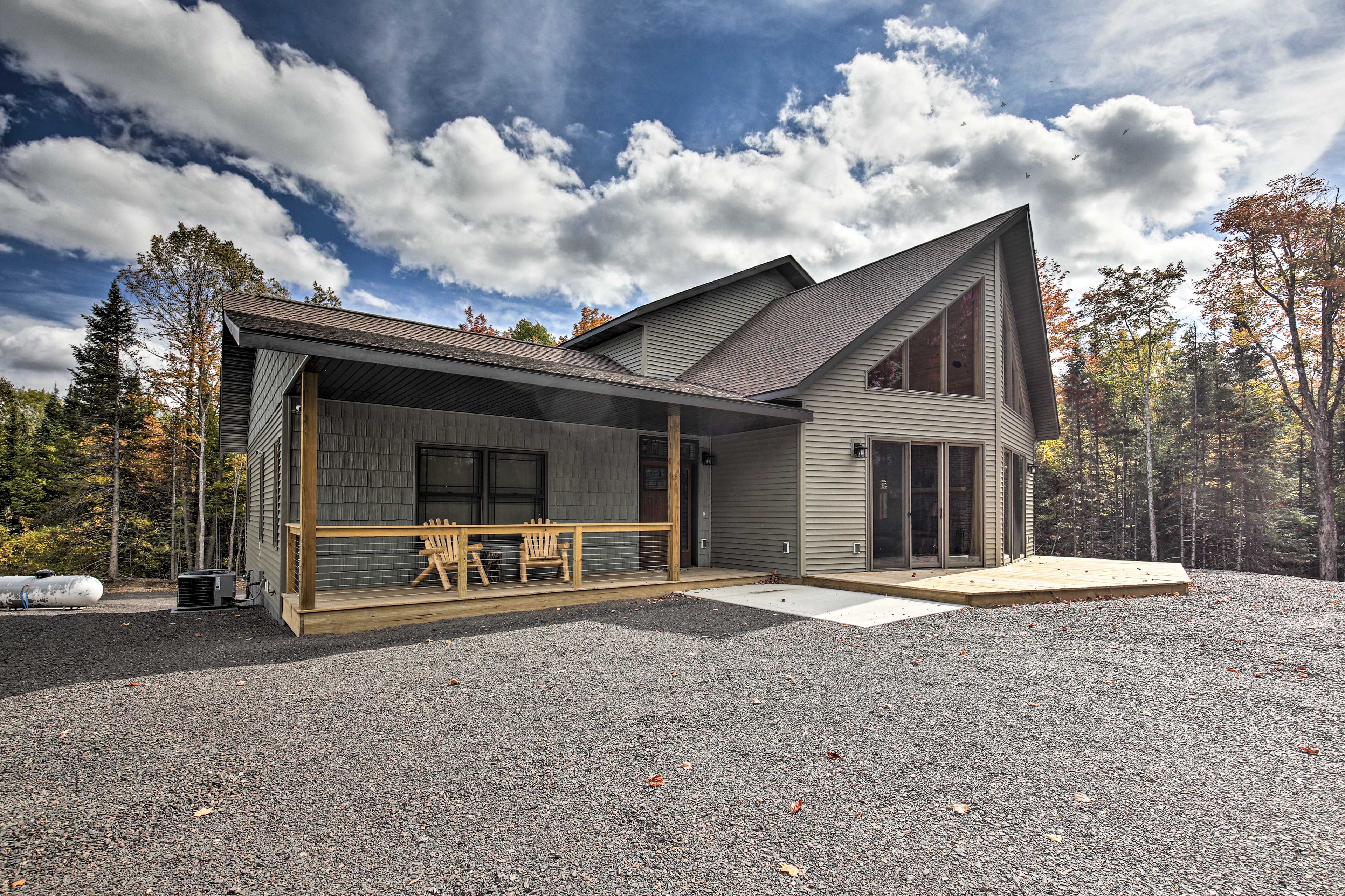 House Exterior | Front Porch | Pet Friendly