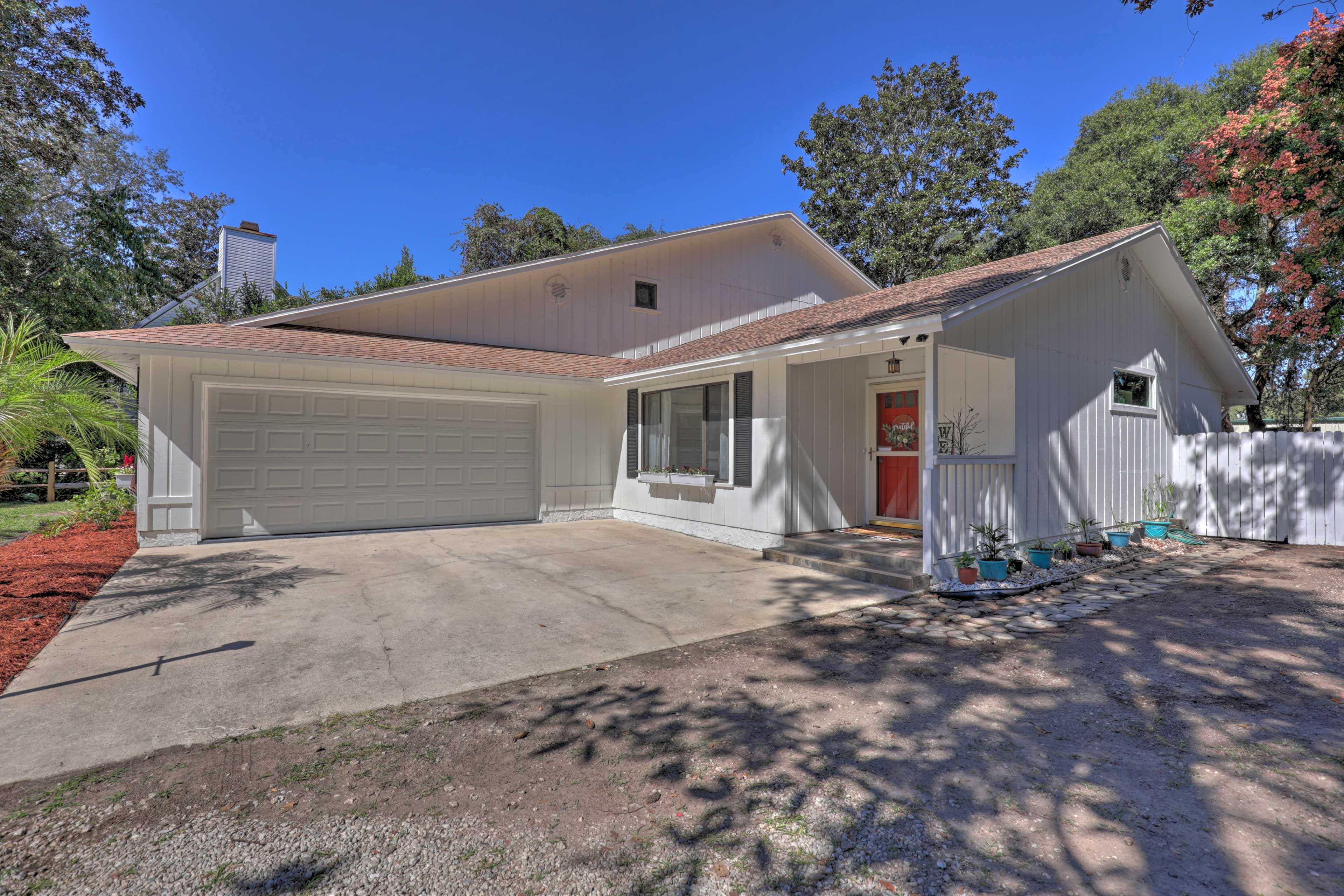 Exterior | Garage (2 Vehicles) | Driveway (4 Vehicles) | Private 1-Acre Lot