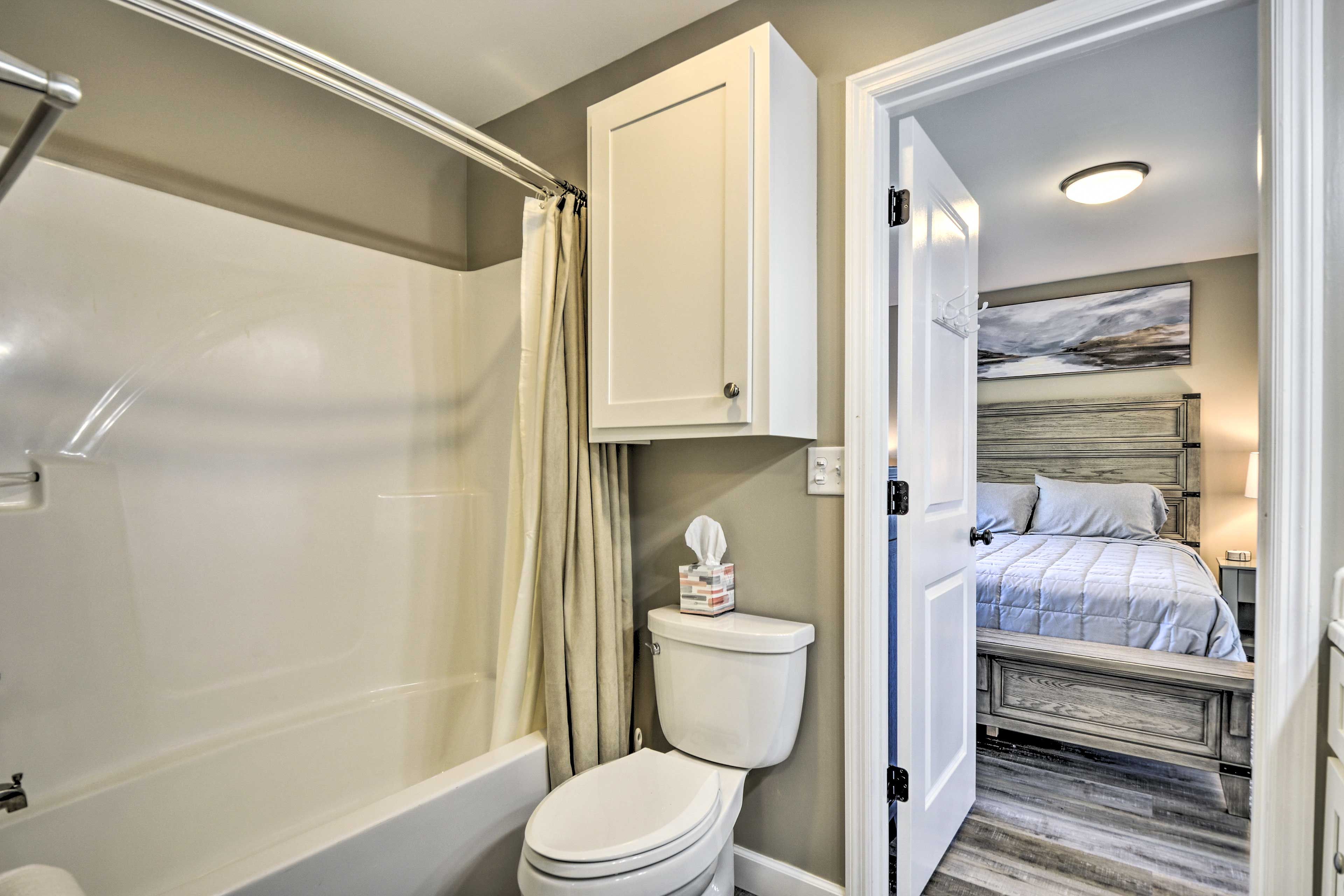 En-Suite Bathroom | 2nd Floor