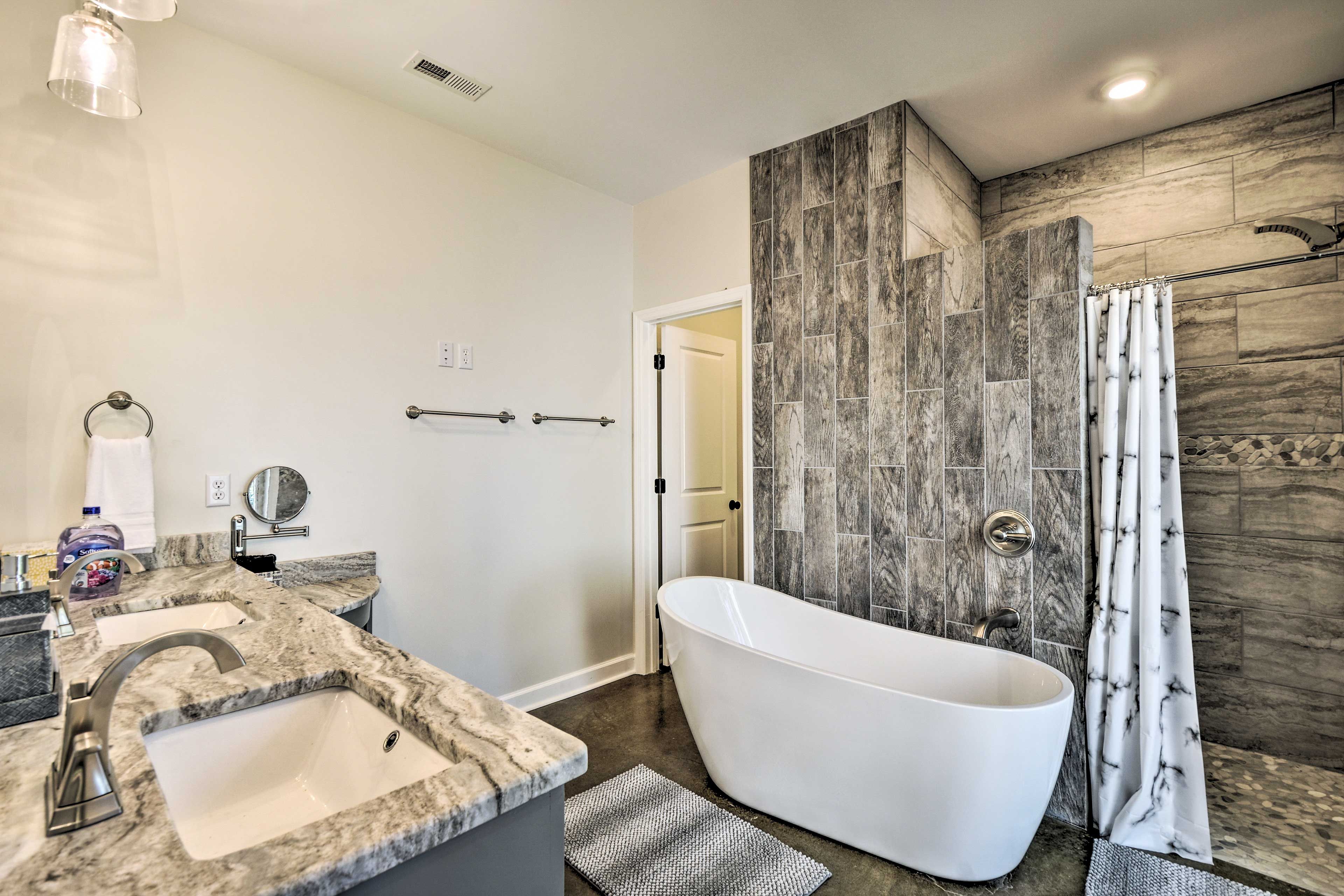 En-Suite Bathroom | 1st Floor | Towels Provided