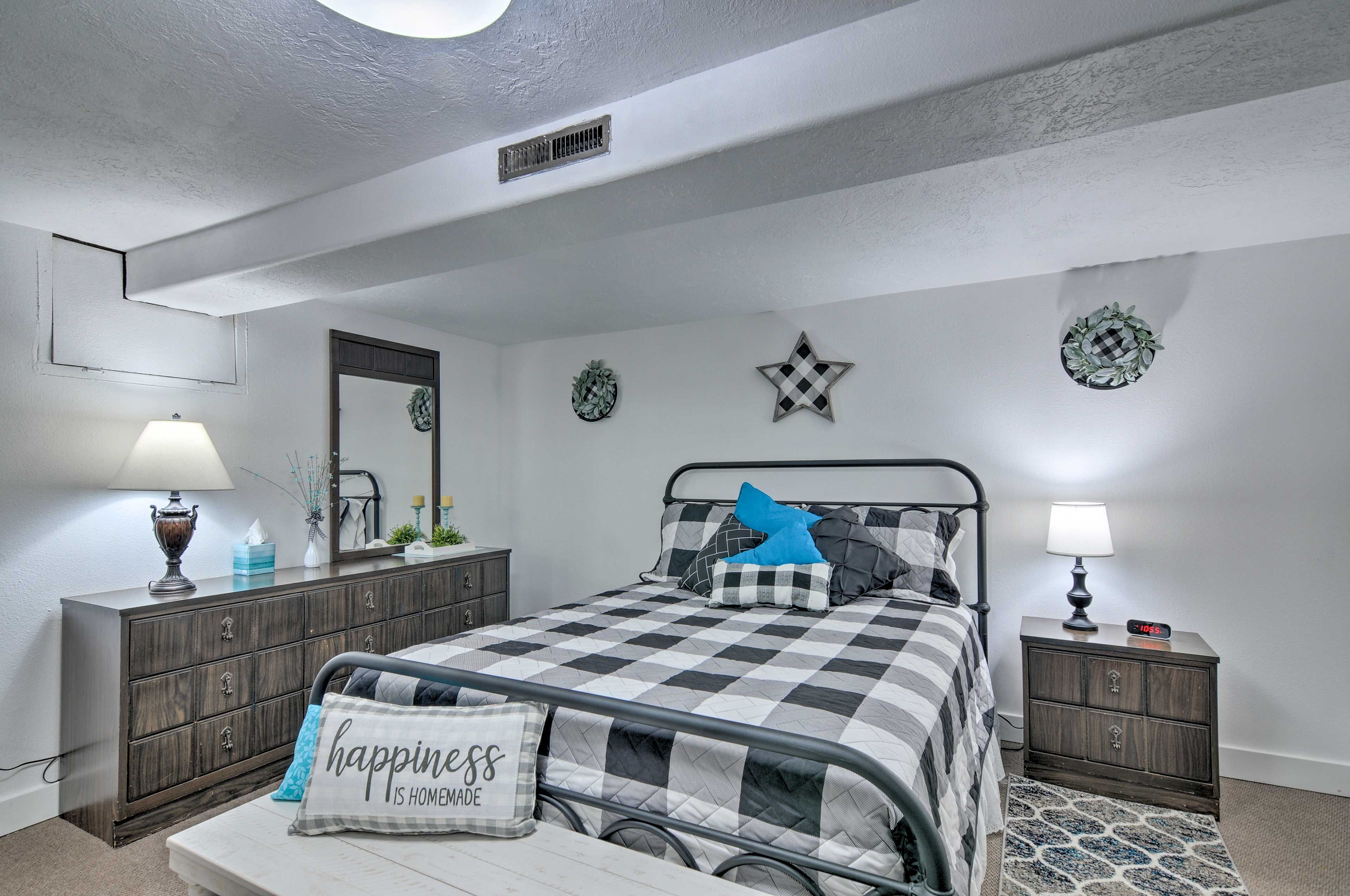 Bedroom 3 | Basement | Queen Bed