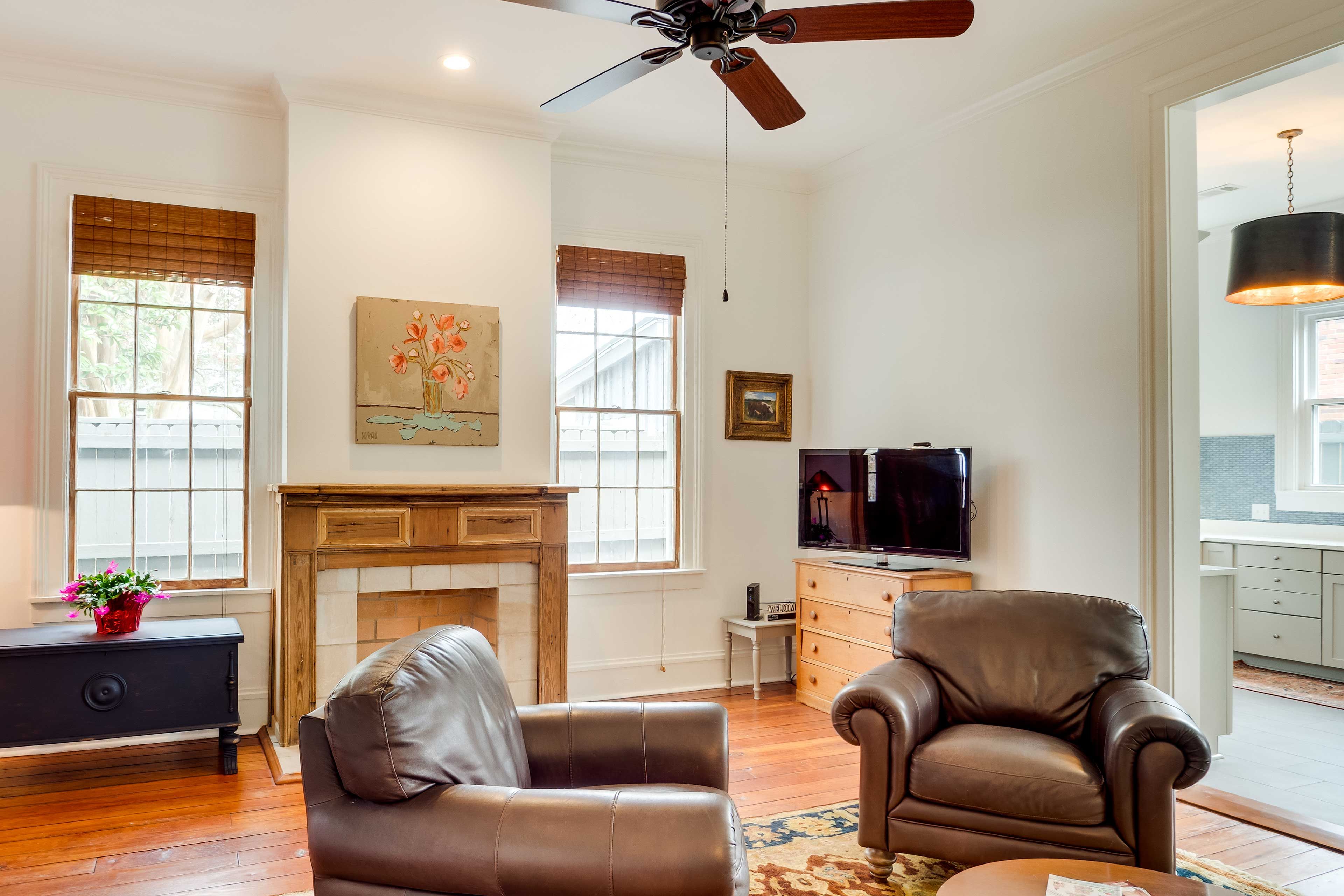 Living Room | Smart TV | Free WiFi | Cable TV