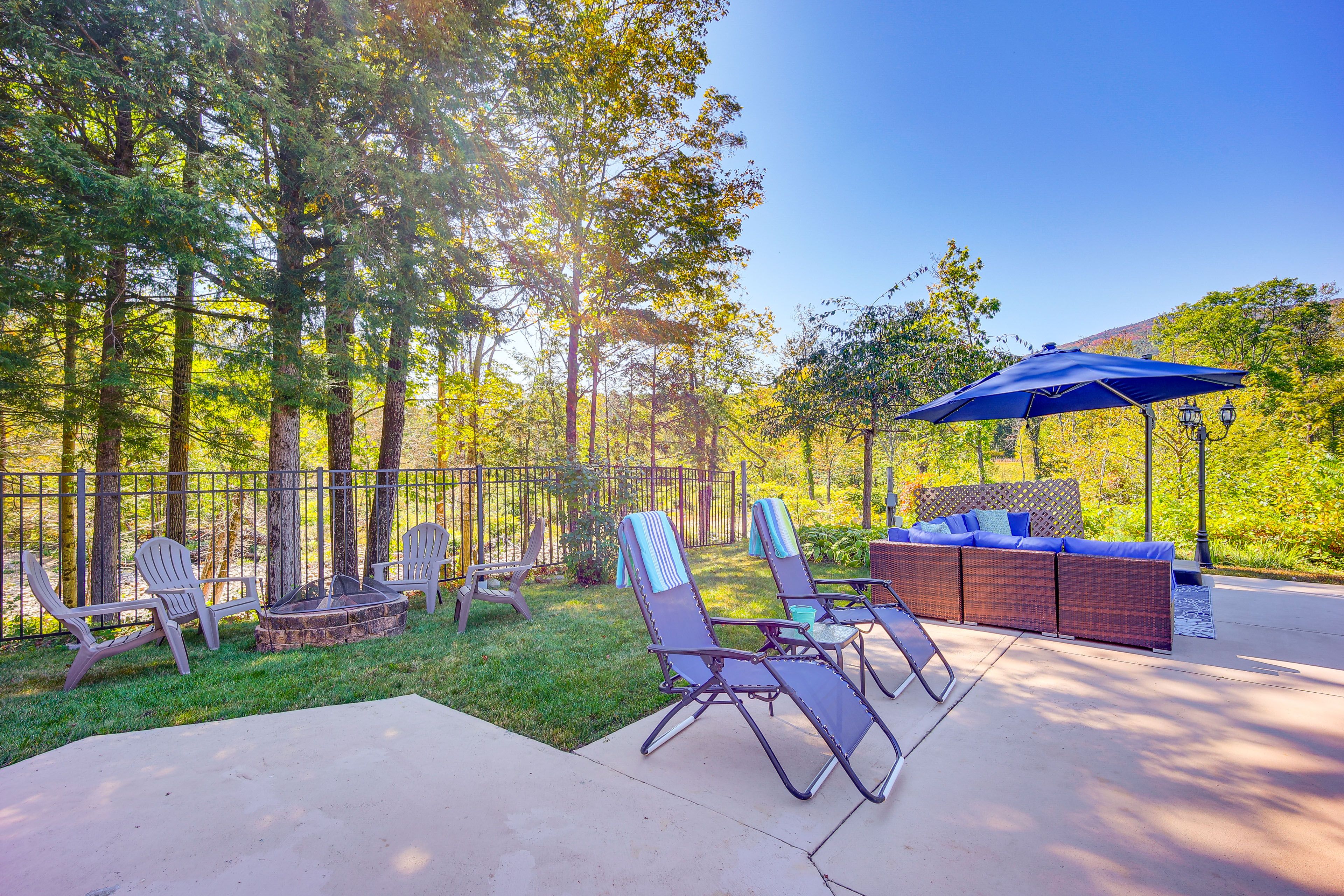Patio | Lounge Seating | Fire Pit