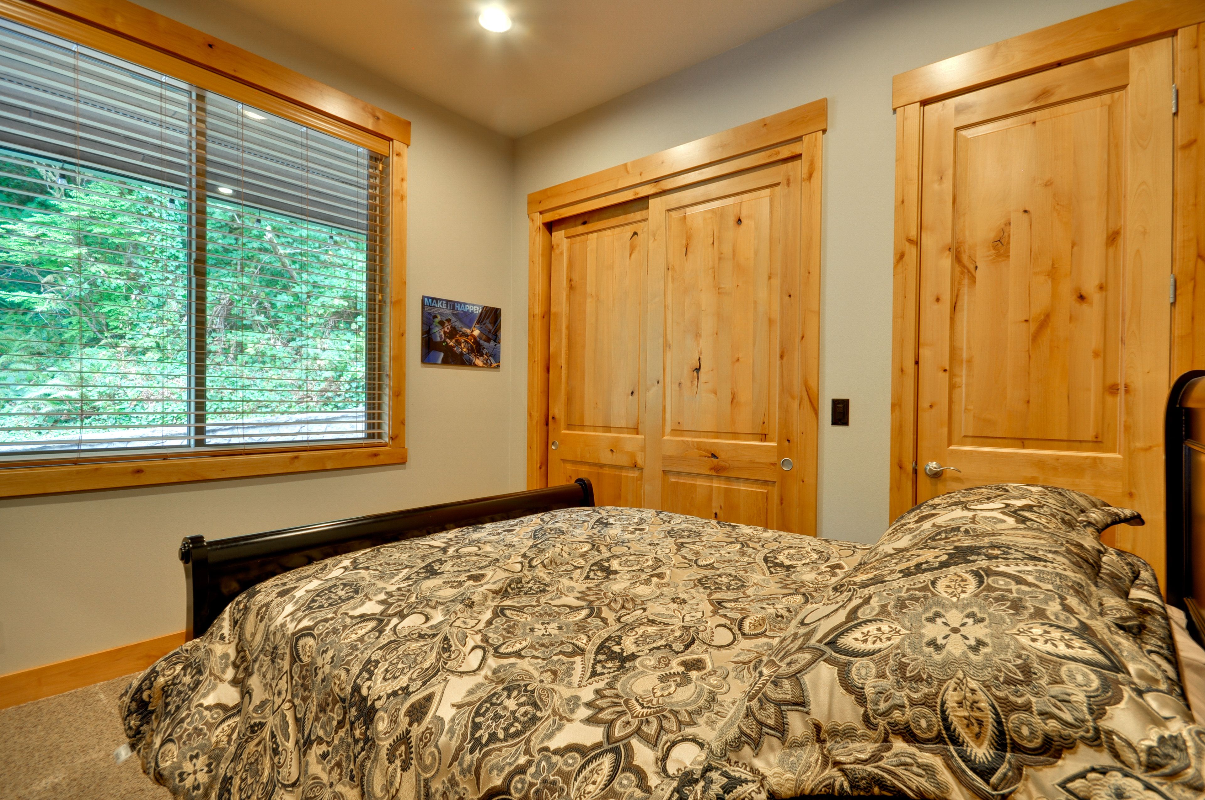 Bedroom 2 | Queen Bed