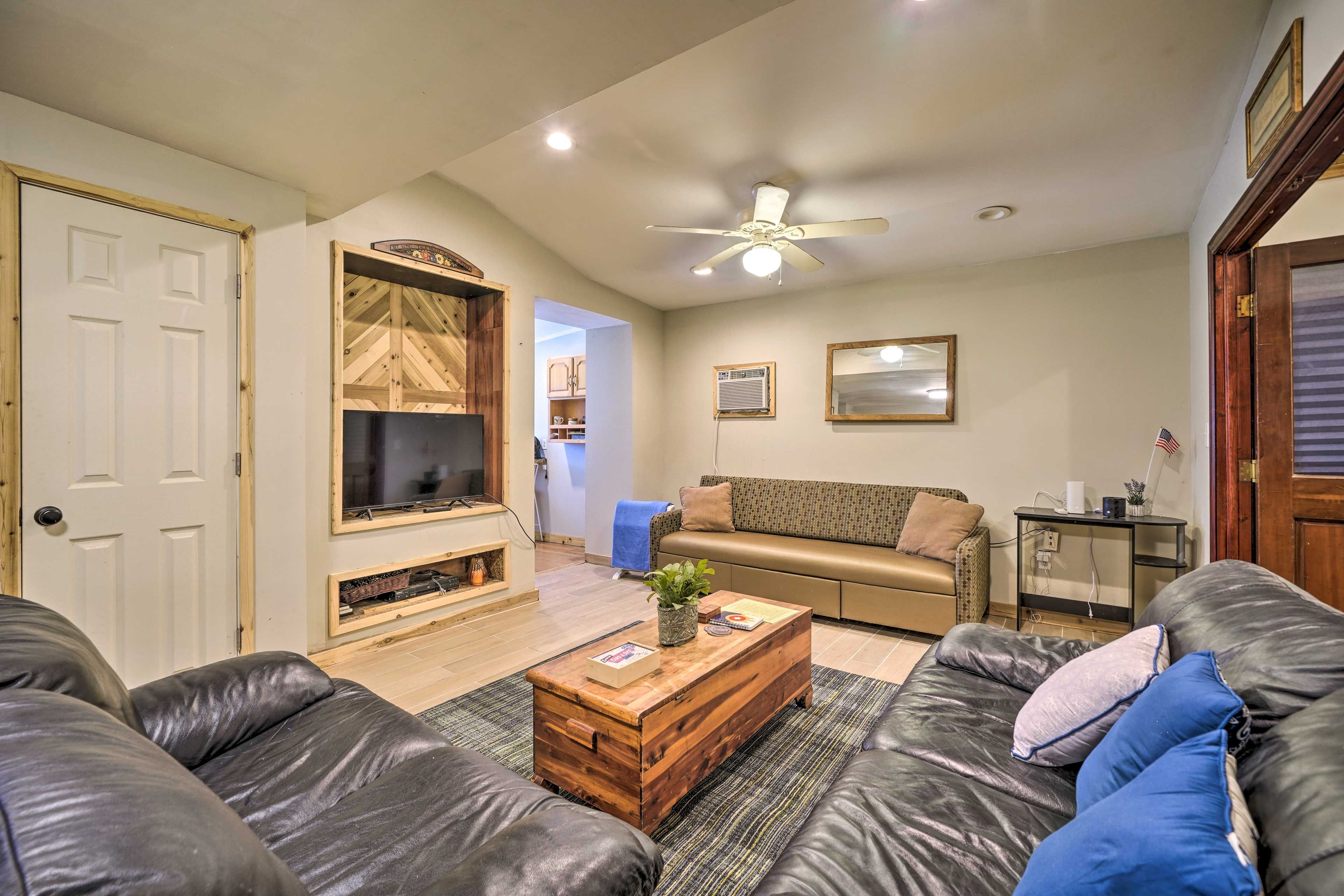 Living Room | Smart TV | DVD Player
