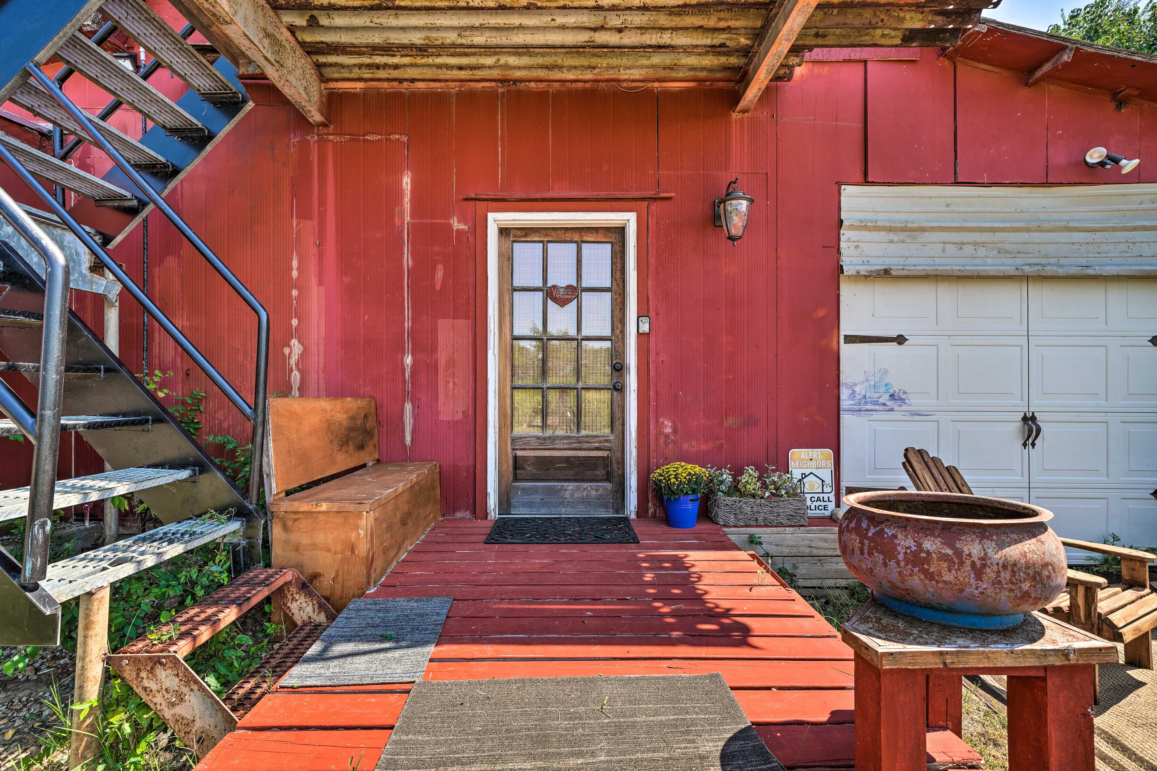 Apartment Exterior | Stairs Required