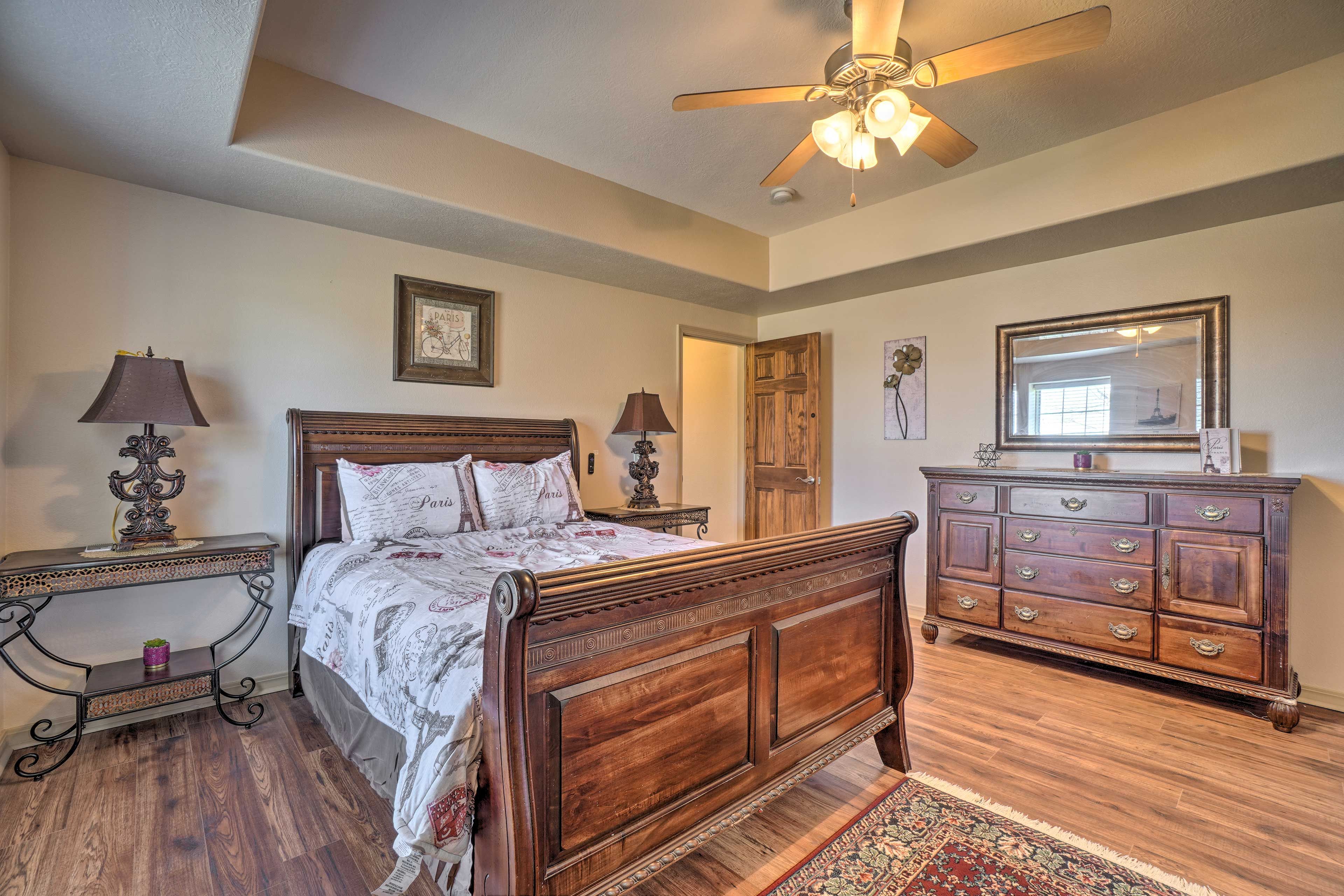 Bedroom 4 | Queen Bed | Twin/Full Bunk Bed