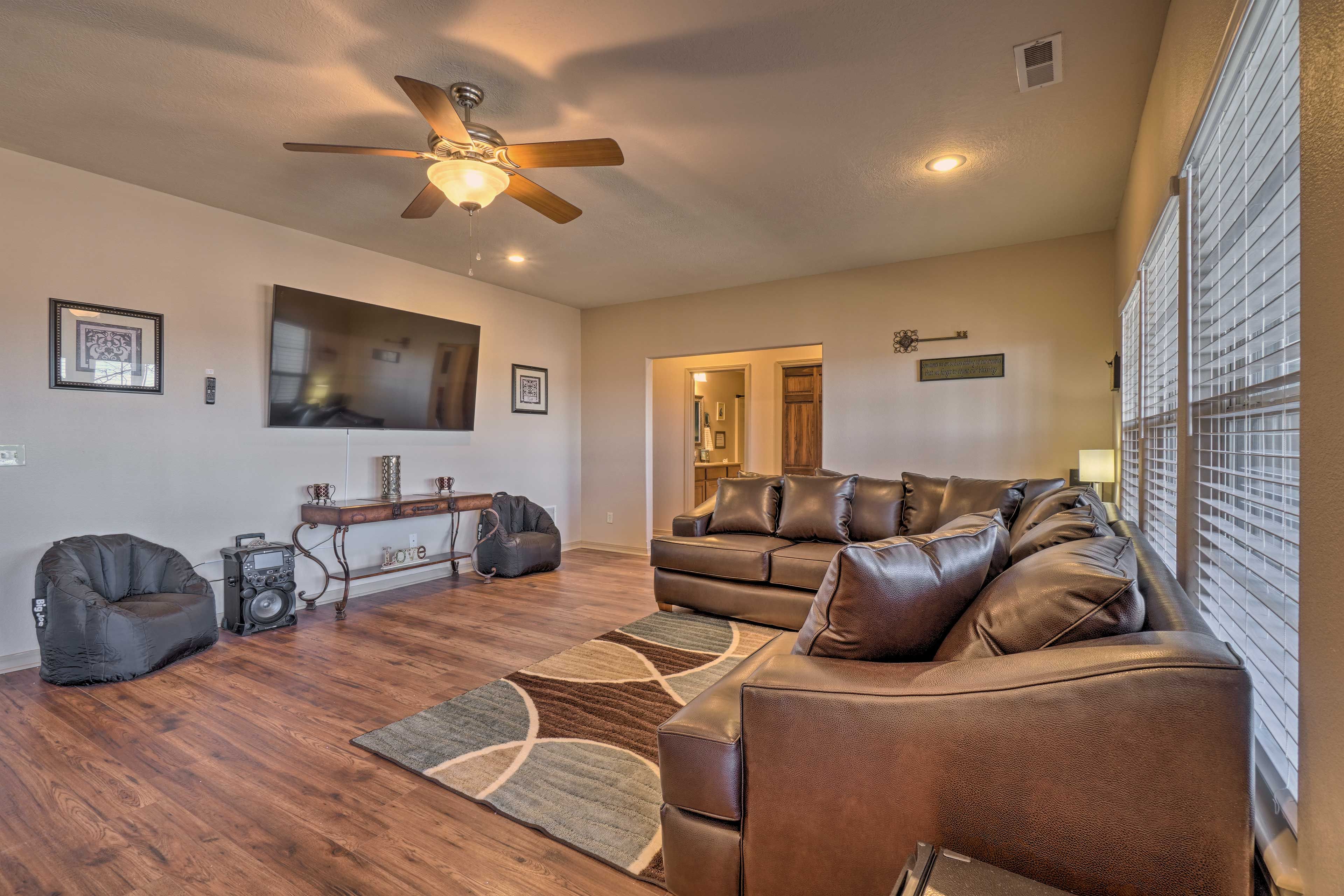Downstairs Living Room | Smart TV