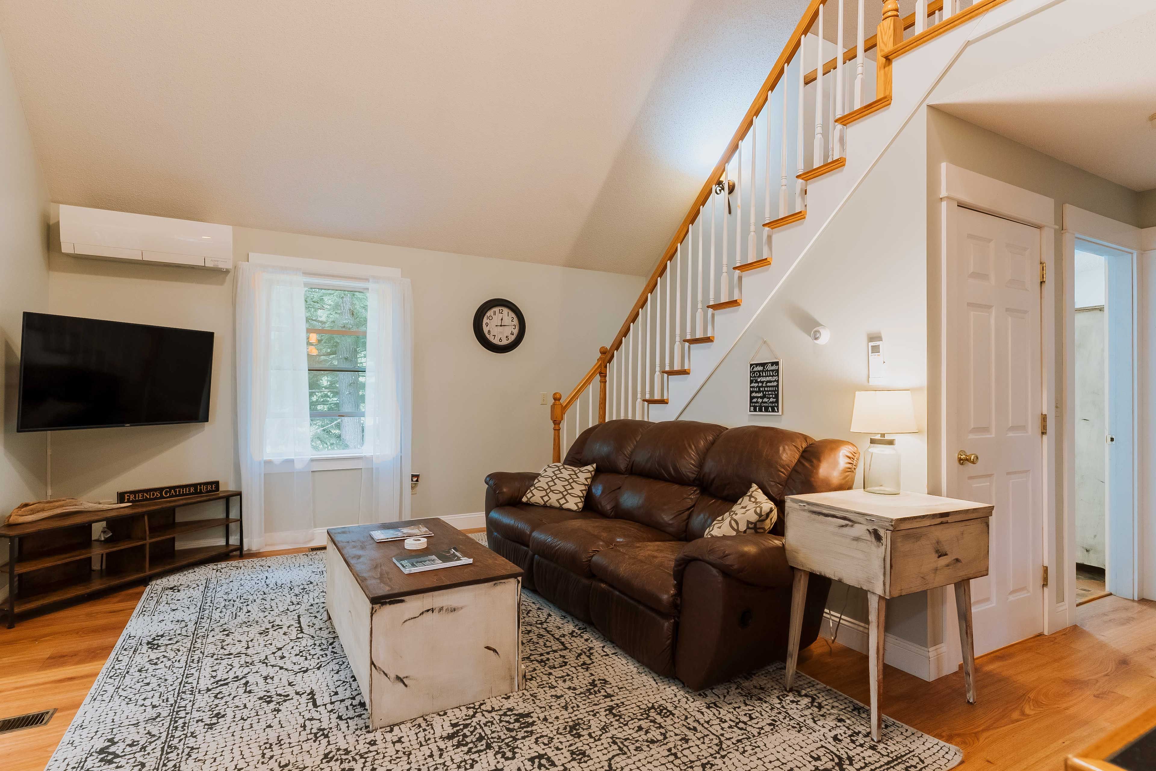 Living Room | Free WiFi | Smart TV | Central Heat | Wood-Burning Stove
