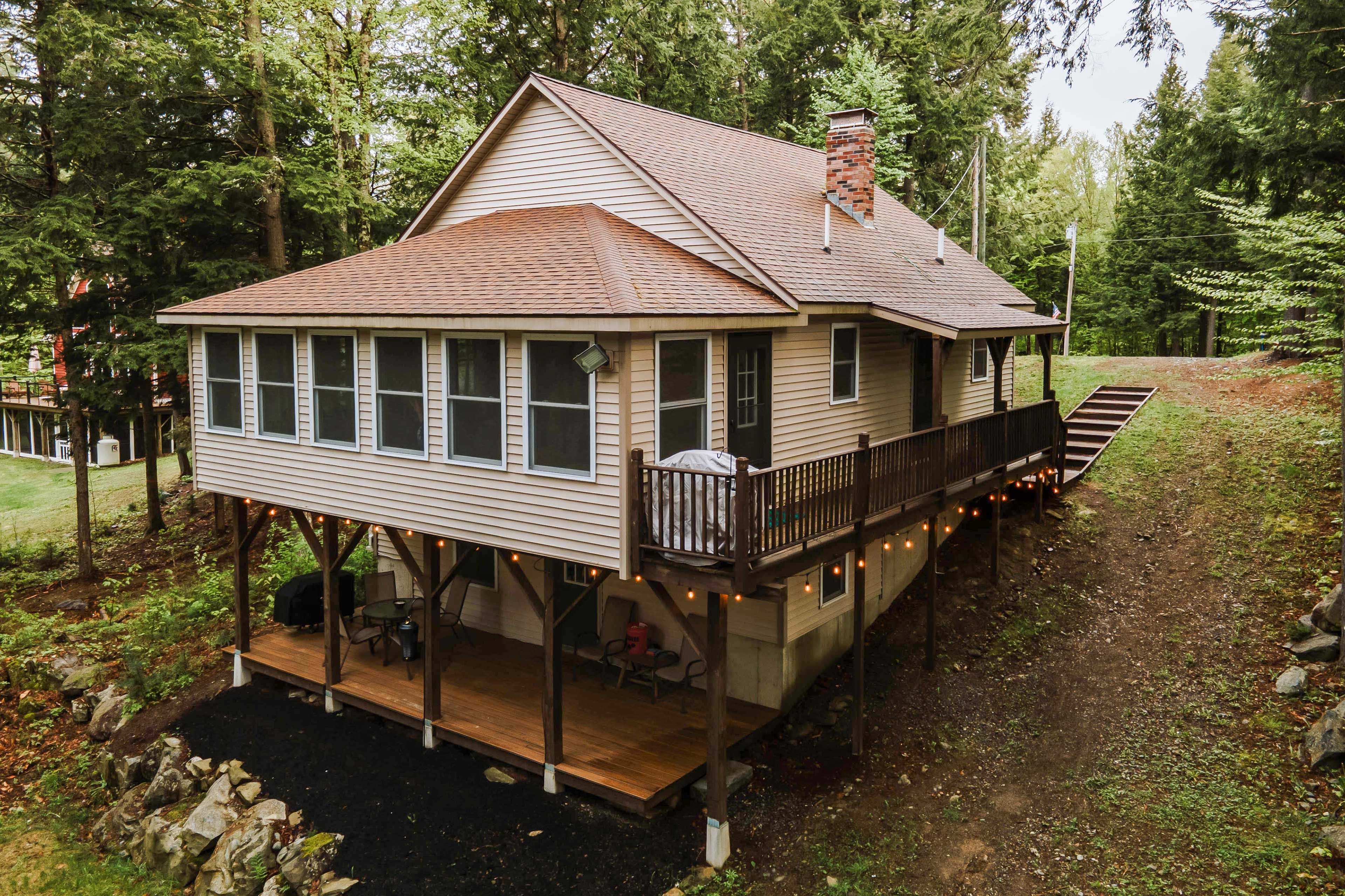 Bowerbank Vacation Rental | 3BR | 1.5BA | 1,350 | Stairs Required to Enter