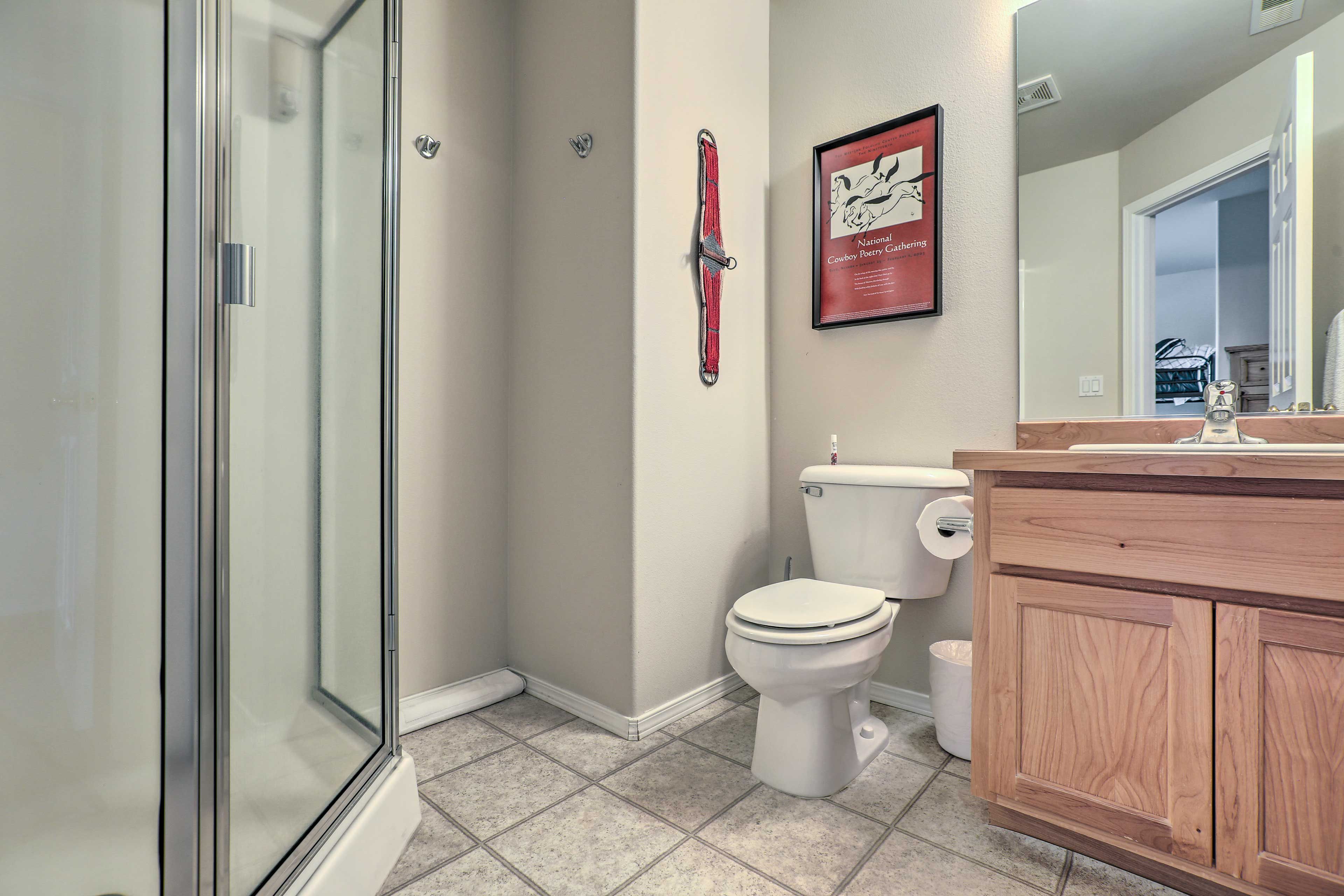 Full Bathroom | Upper Level | Complimentary Toiletries