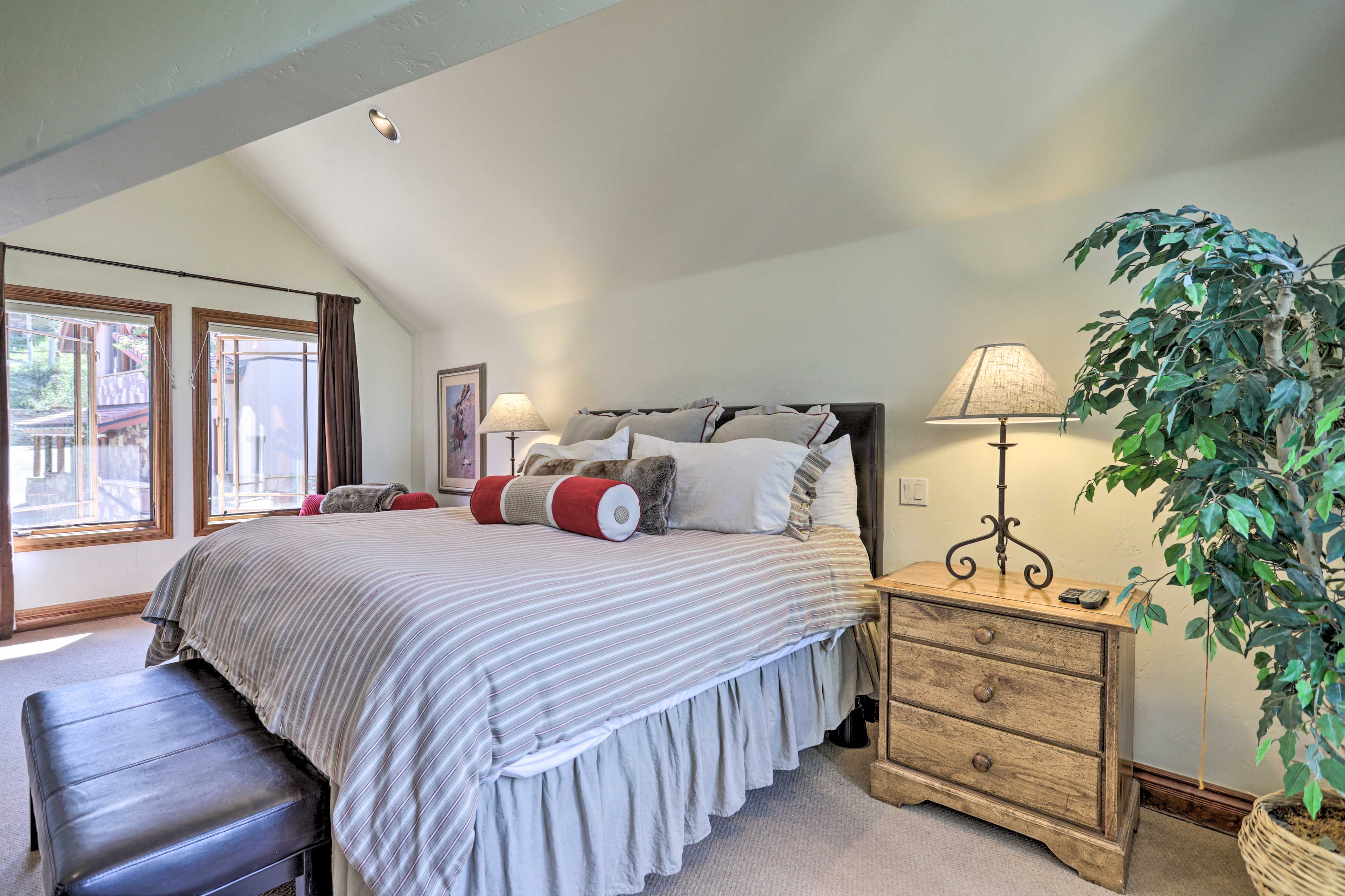 Bedroom 1 | King Bed