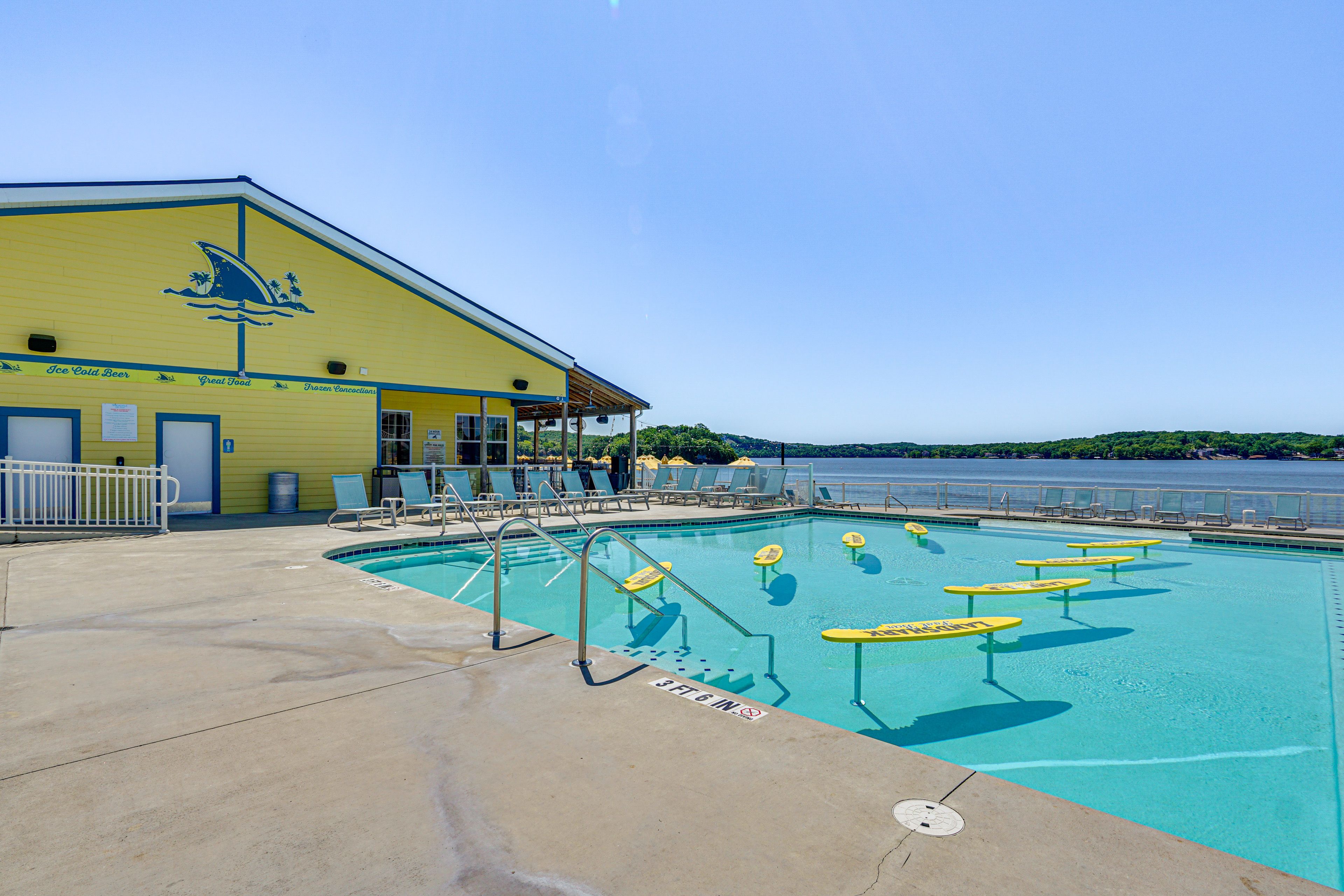 Community Amenities | Outdoor Pools | Land Shark Bar