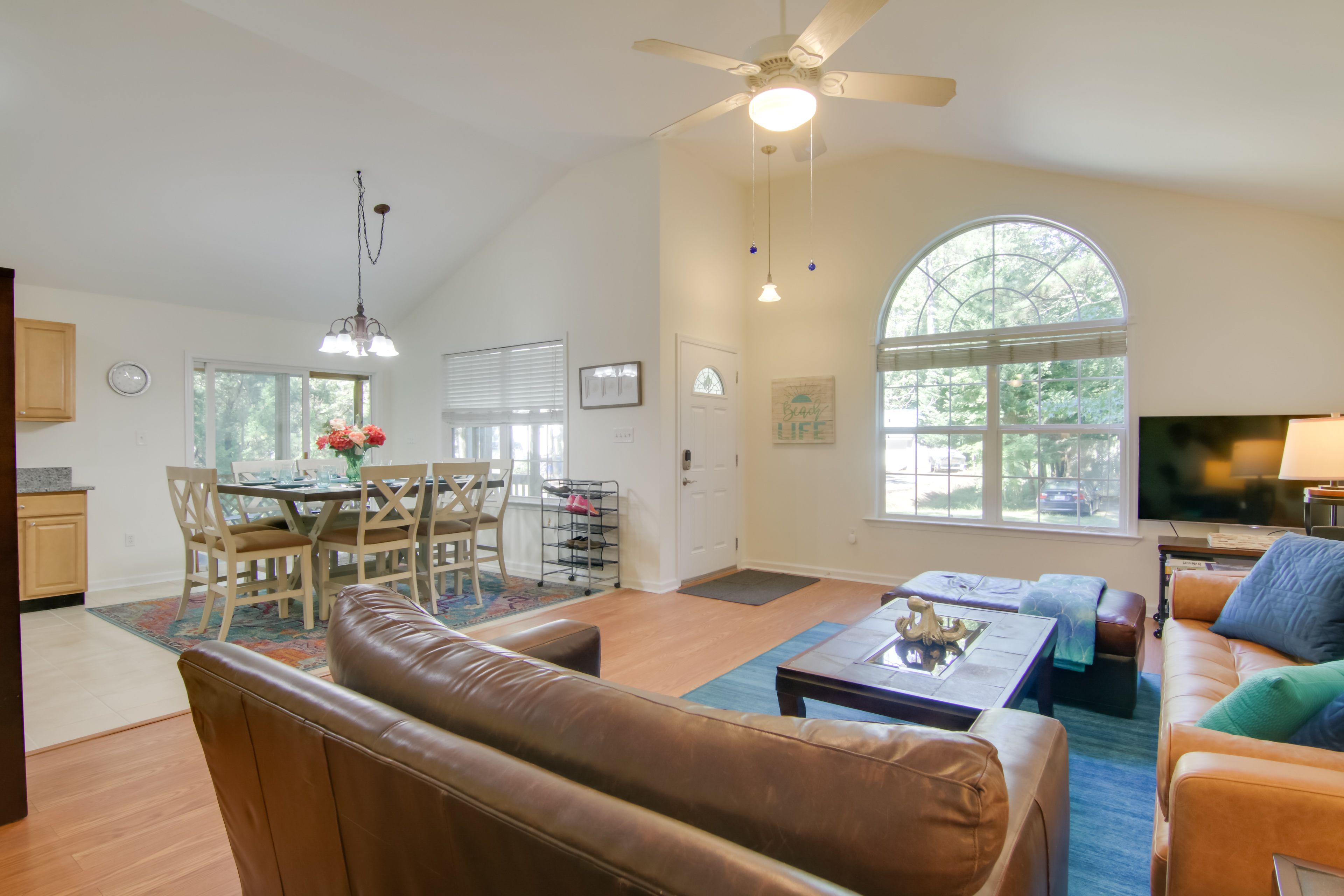 Interior | Open Floor Plan | Free WiFi