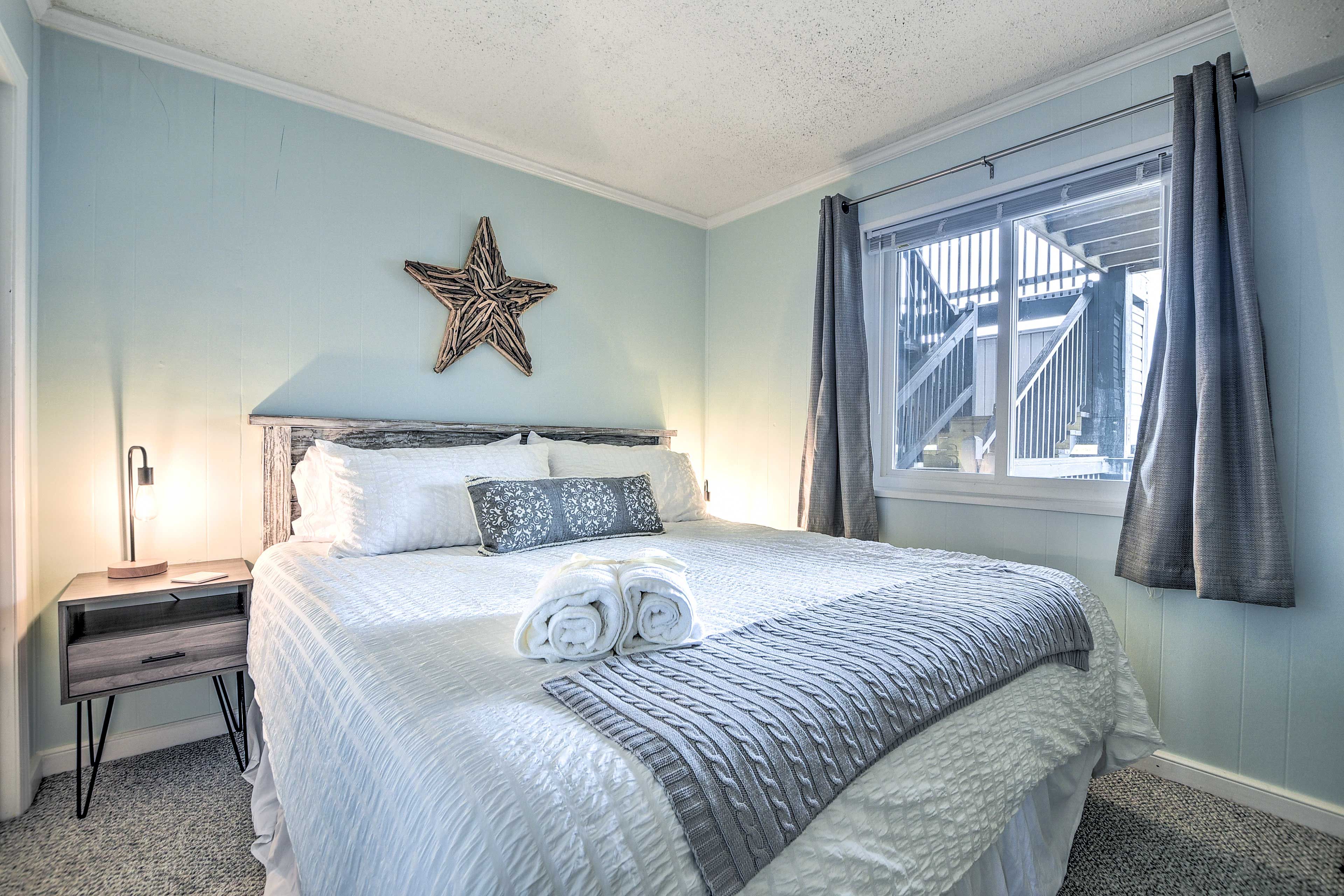 Bedroom 1 | King Bed | Linens & Towels Provided