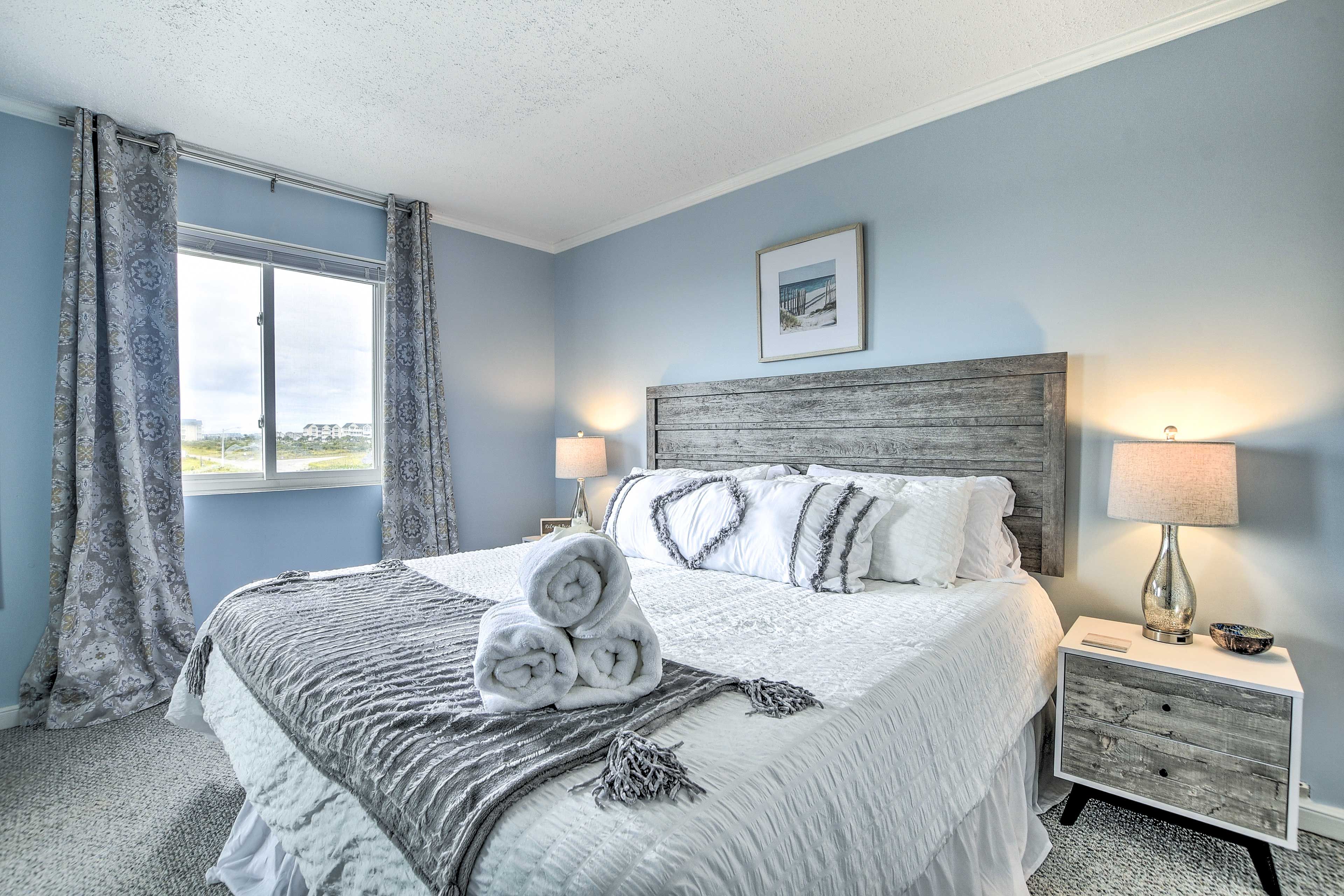 Bedroom 2 | King Bed | Smart TV