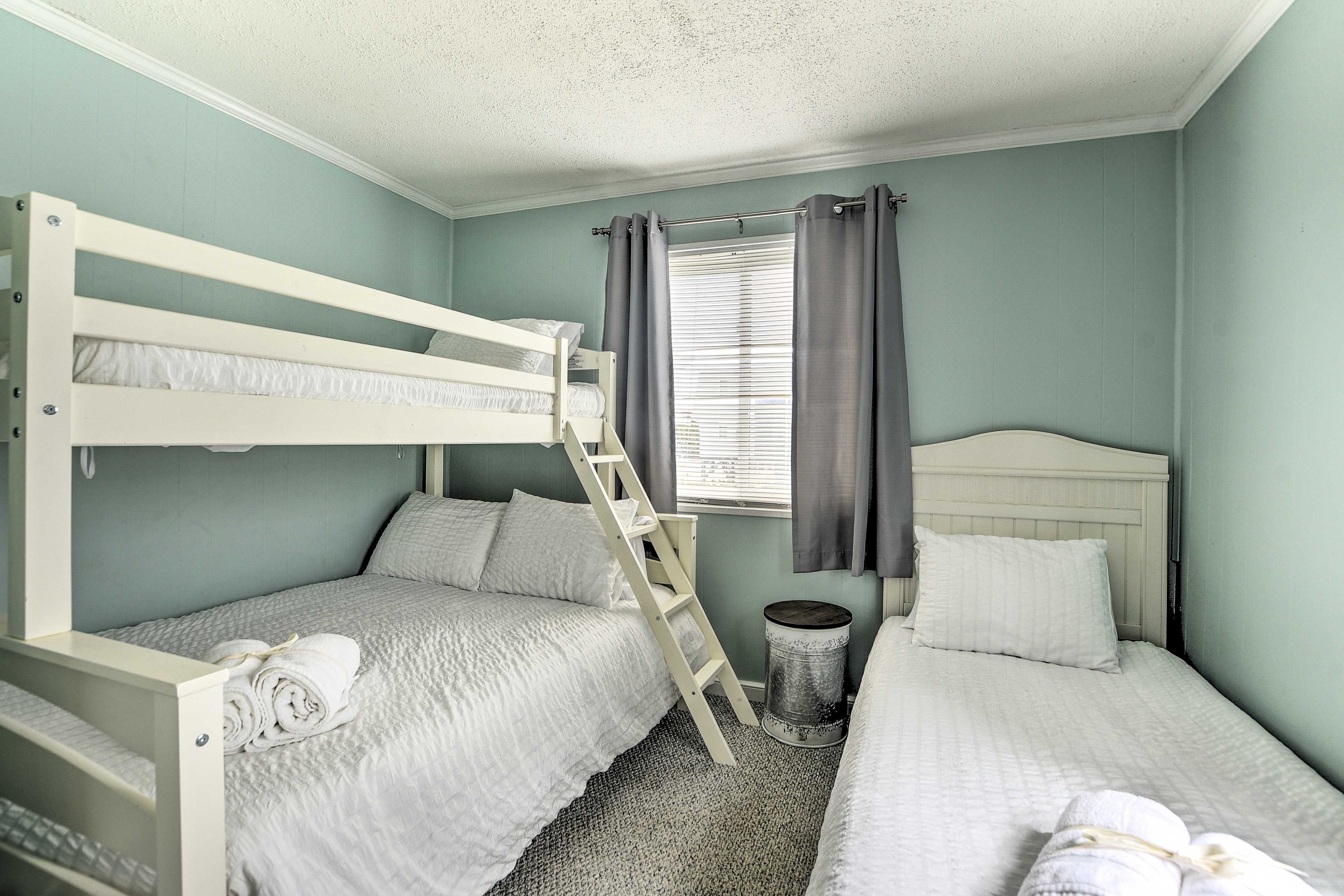 Bedroom 3 | Twin/Full Bunk Bed | Twin Bed