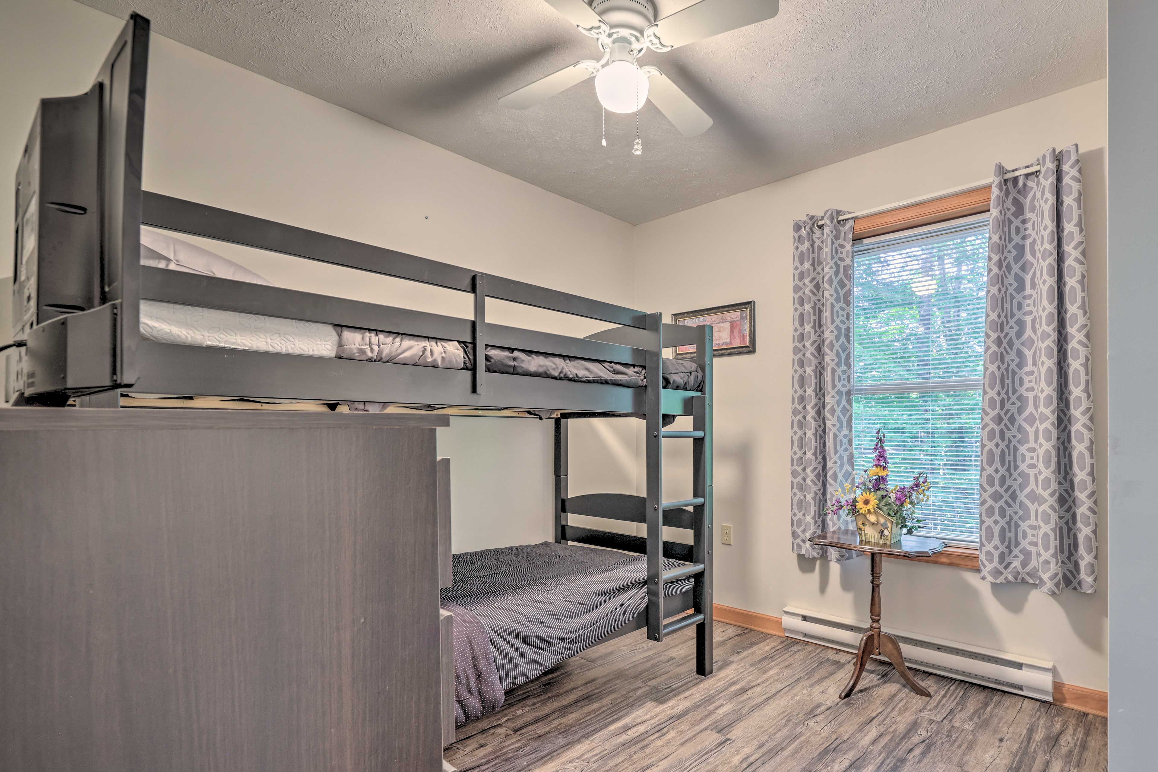 Bedroom 2 | Twin Bunk Bed
