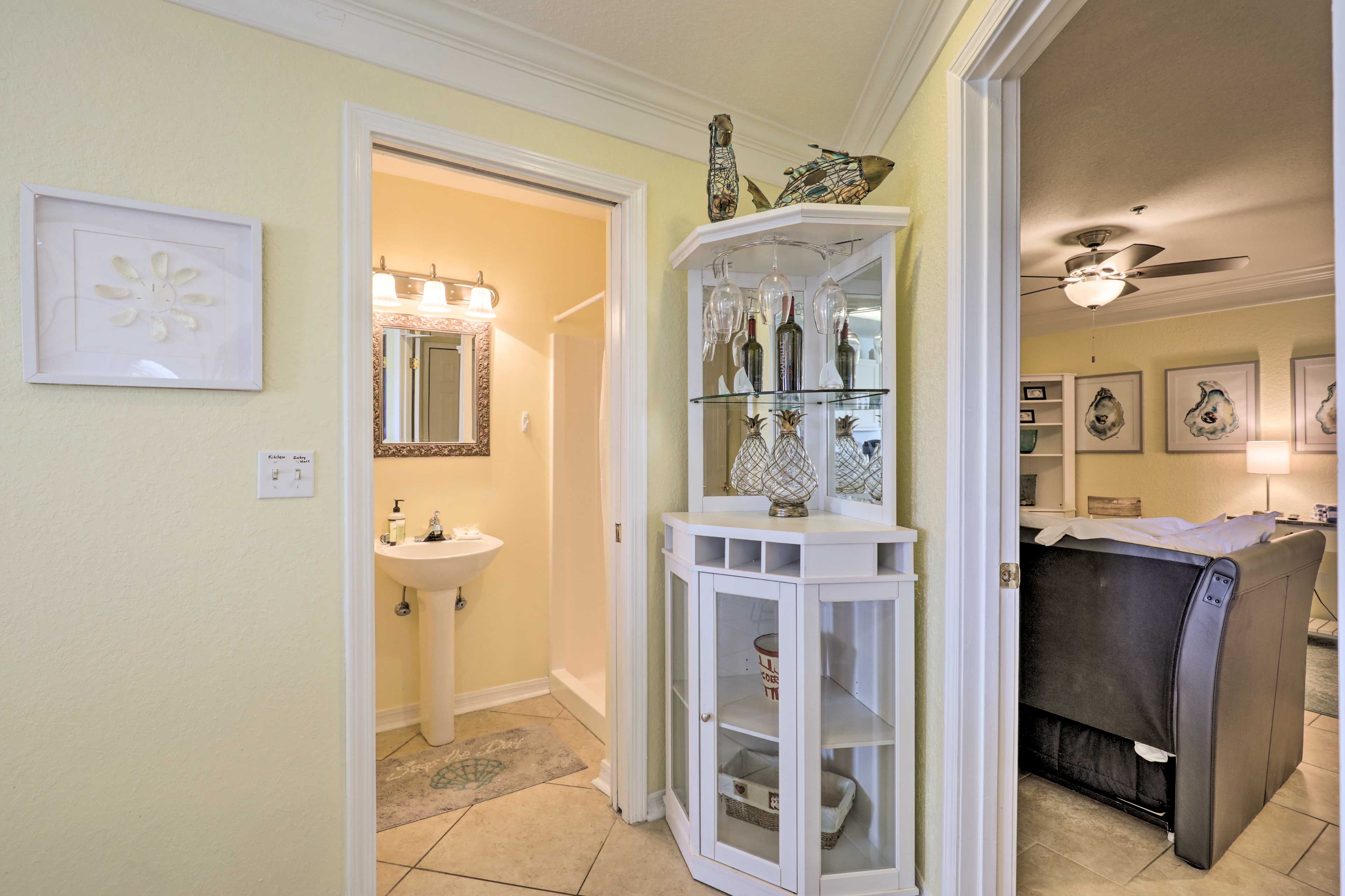 Full Bathroom | Complimentary Toiletries