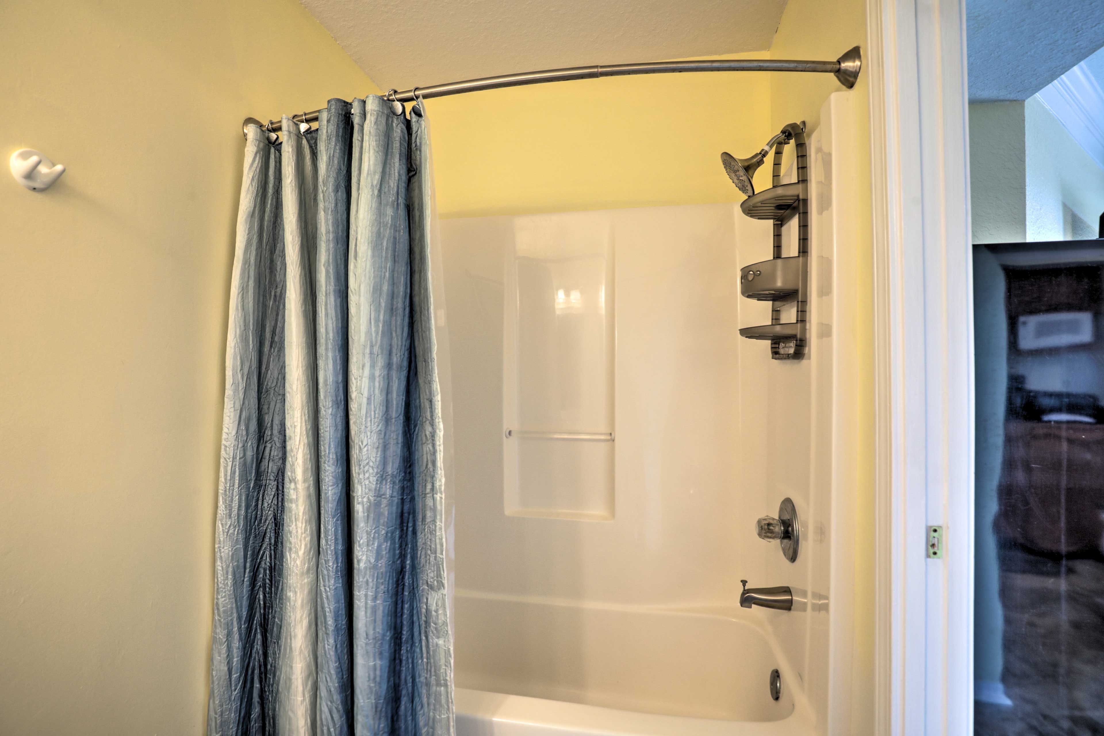 Full Bathroom | Complimentary Toiletries