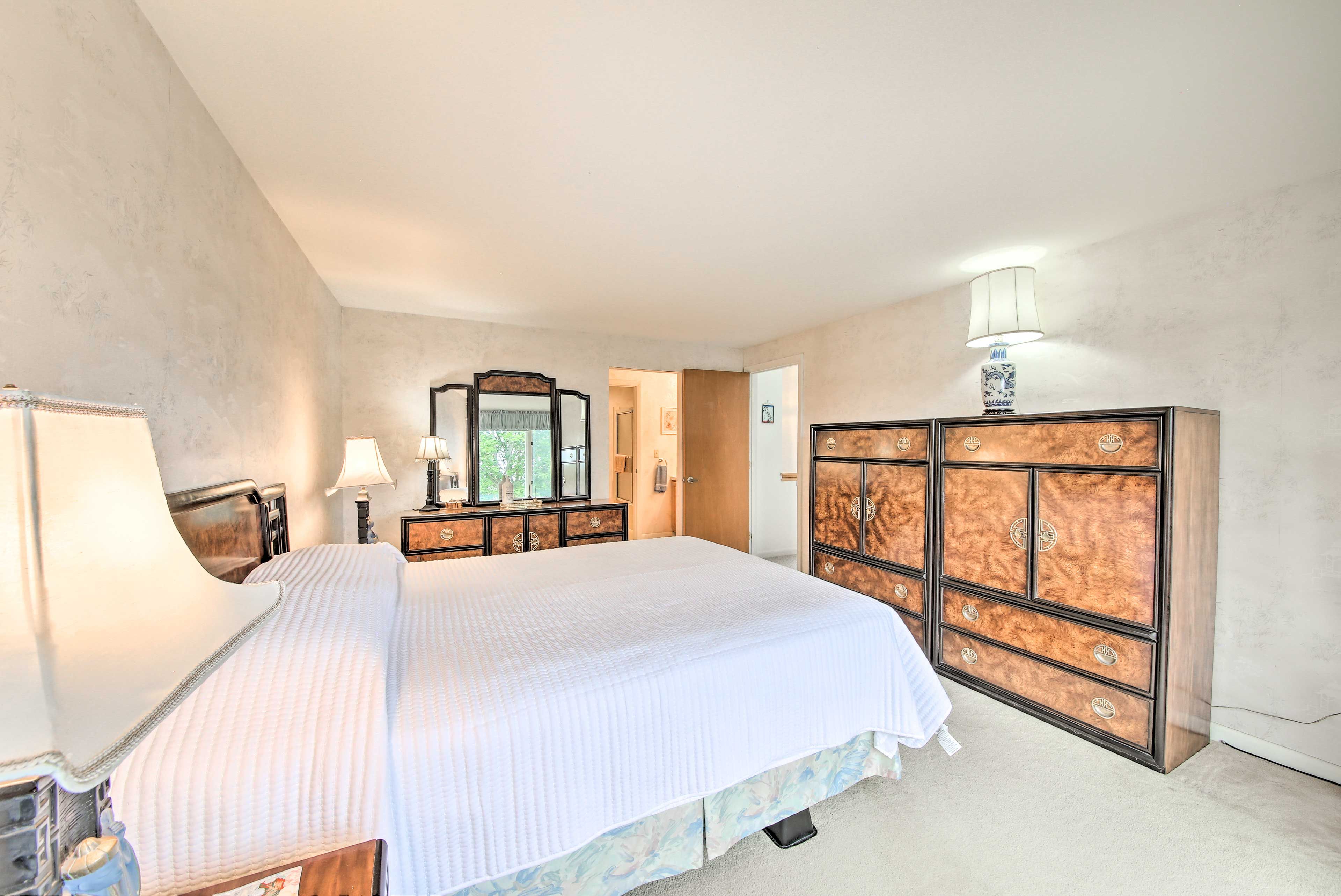 Bedroom 1 | En-Suite Bathroom | Linens Provided