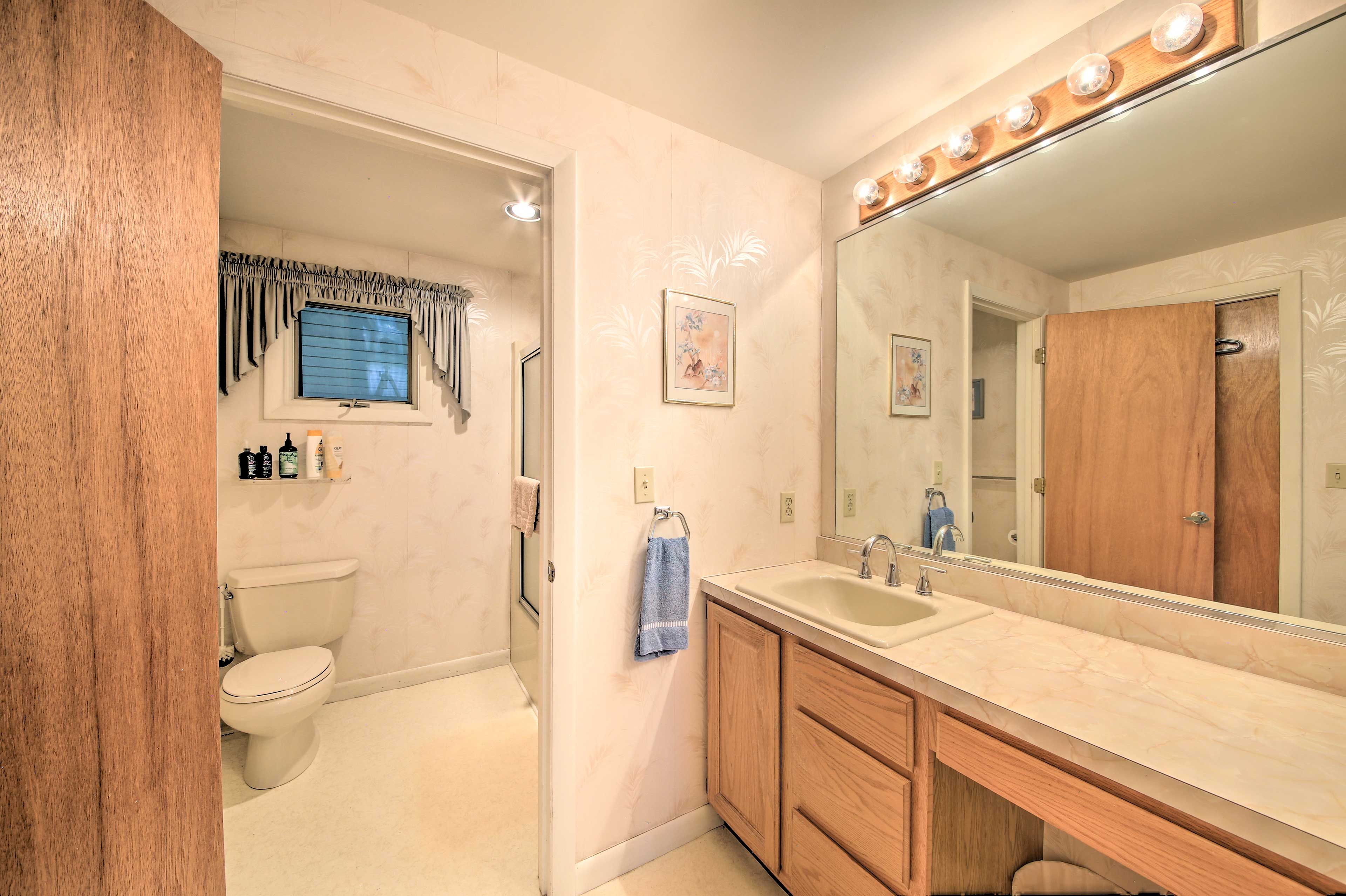 En-Suite Bathroom | Towels Provided
