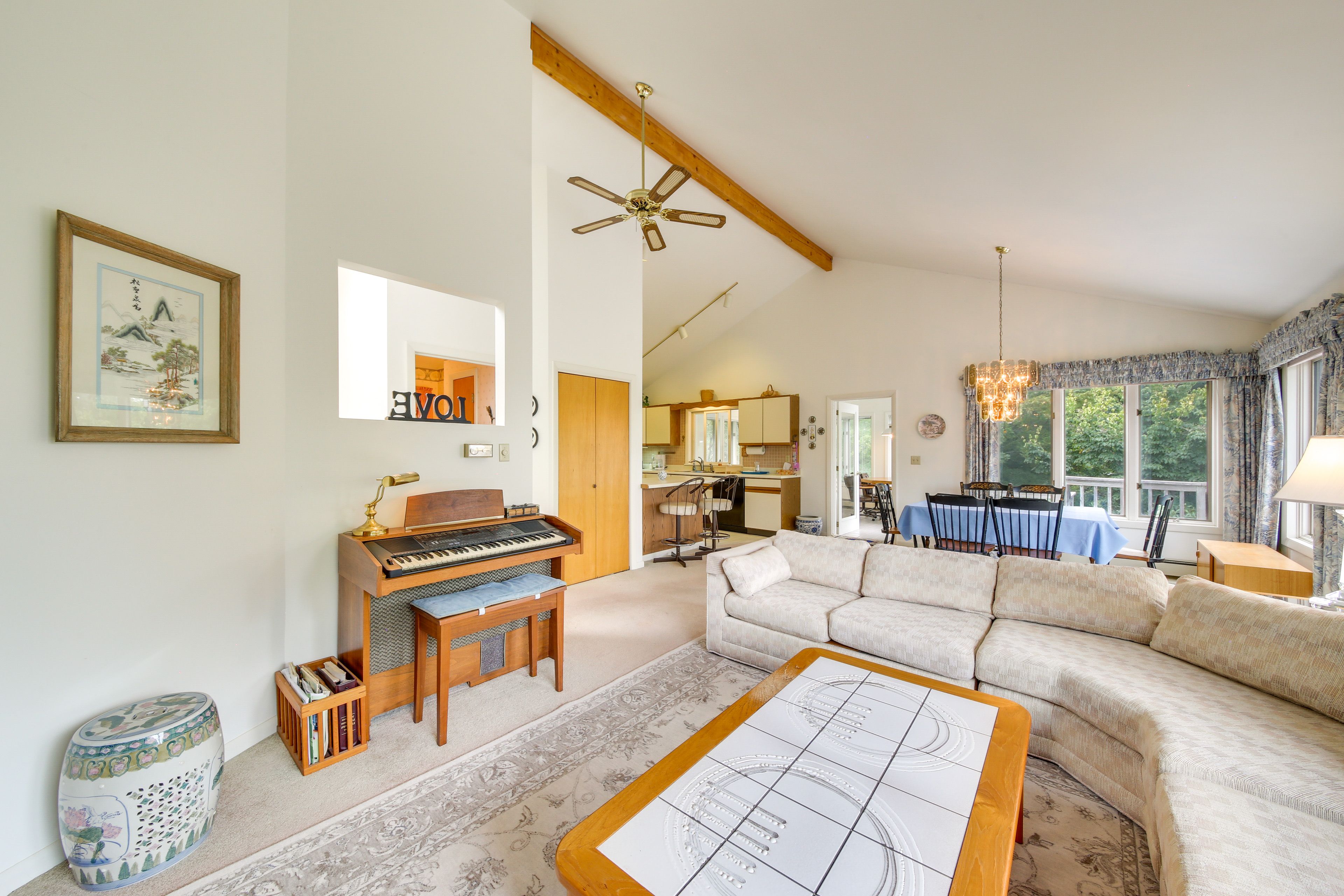 Living Room | Free WiFi | Roku TV