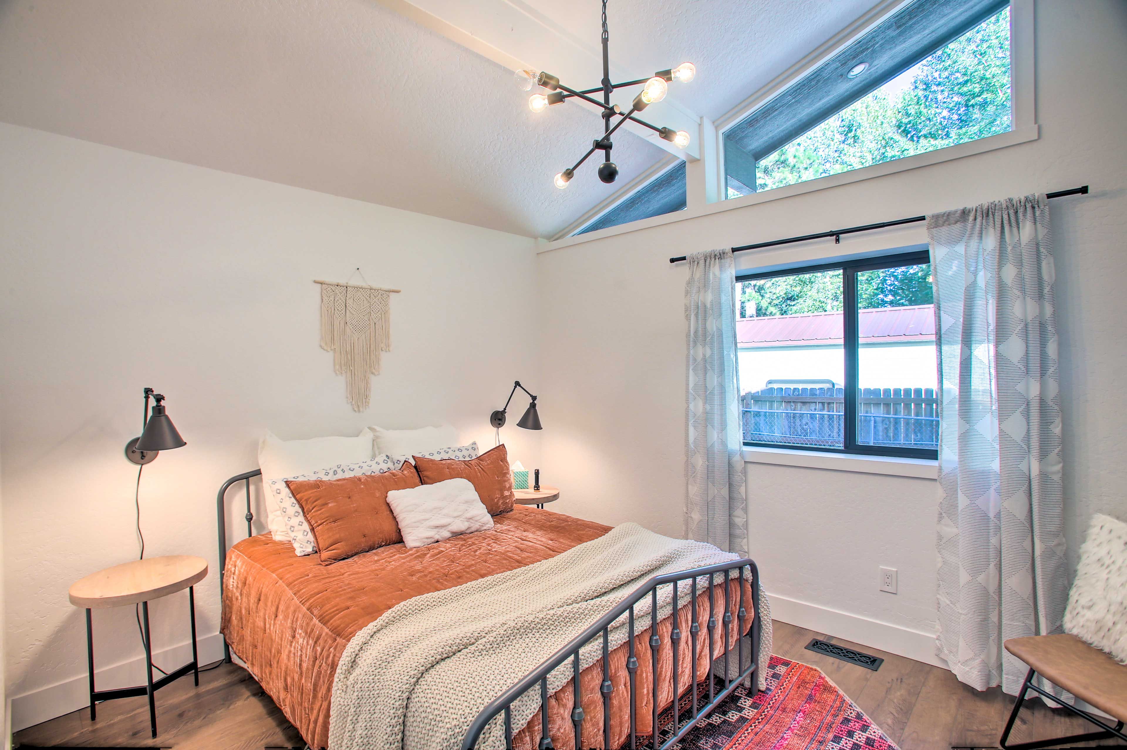 Bedroom 3 | Queen Bed | 1st Floor