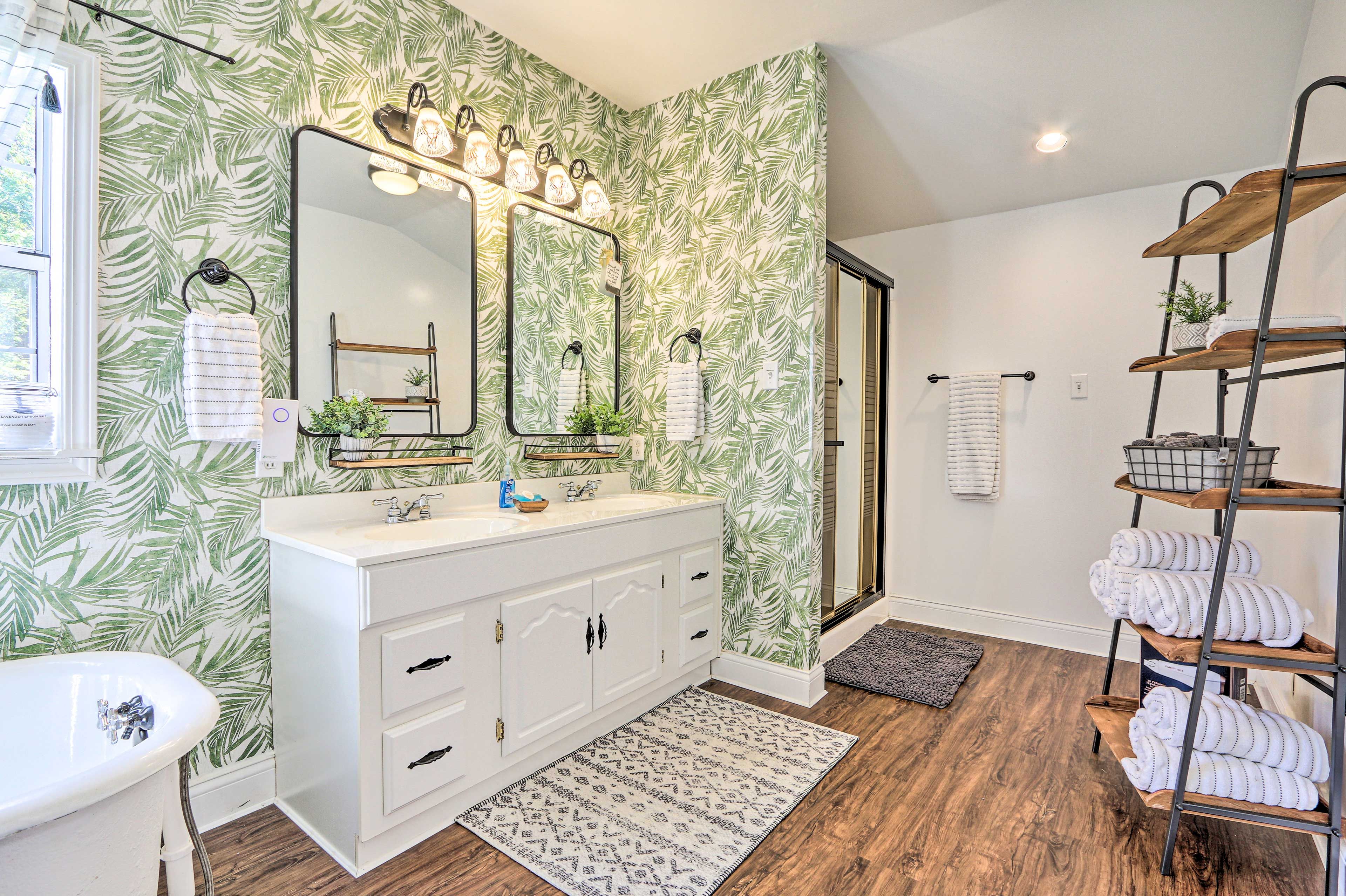 Full Bathroom | 2nd Floor