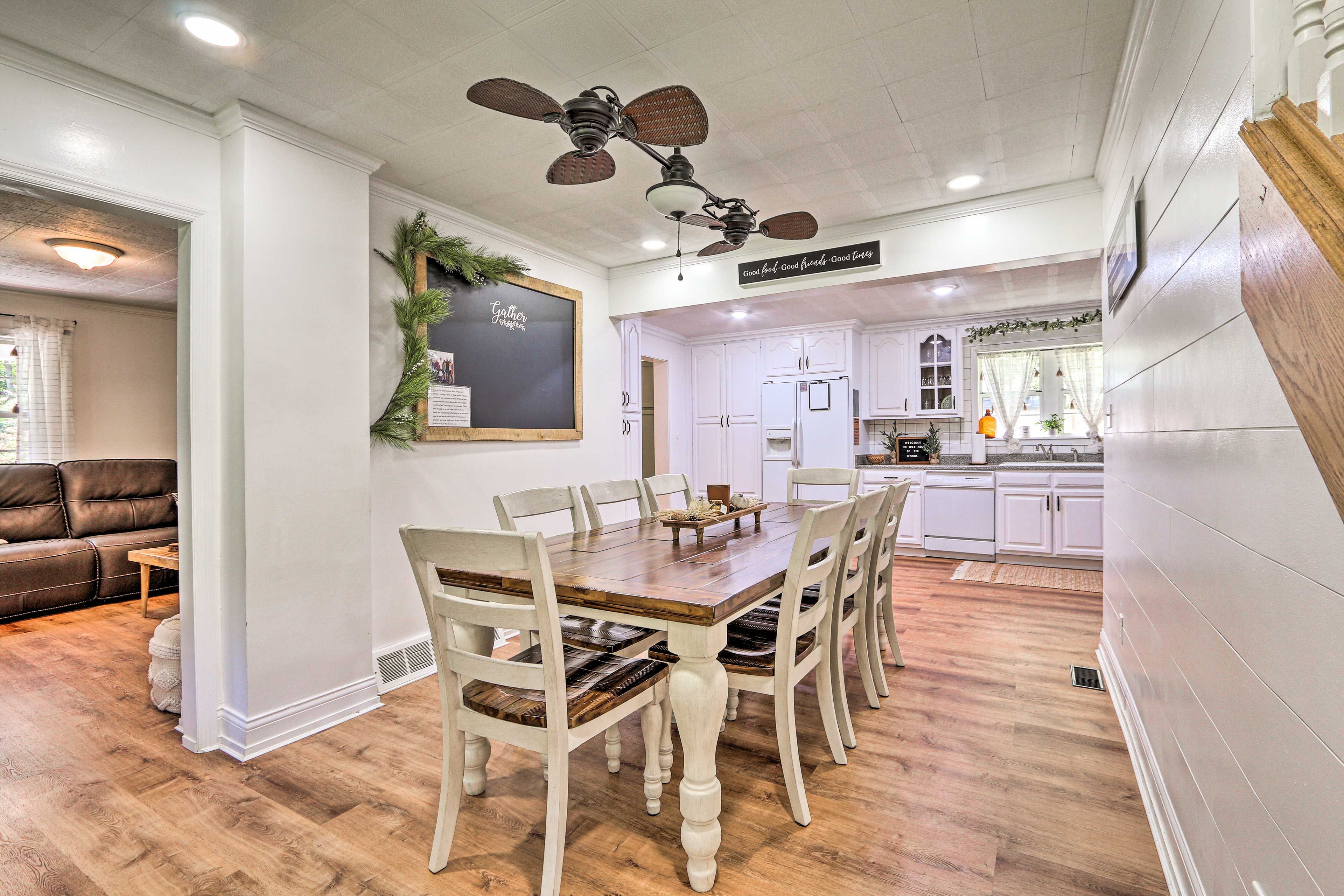 Dining Area | Dishware & Flatware Provided