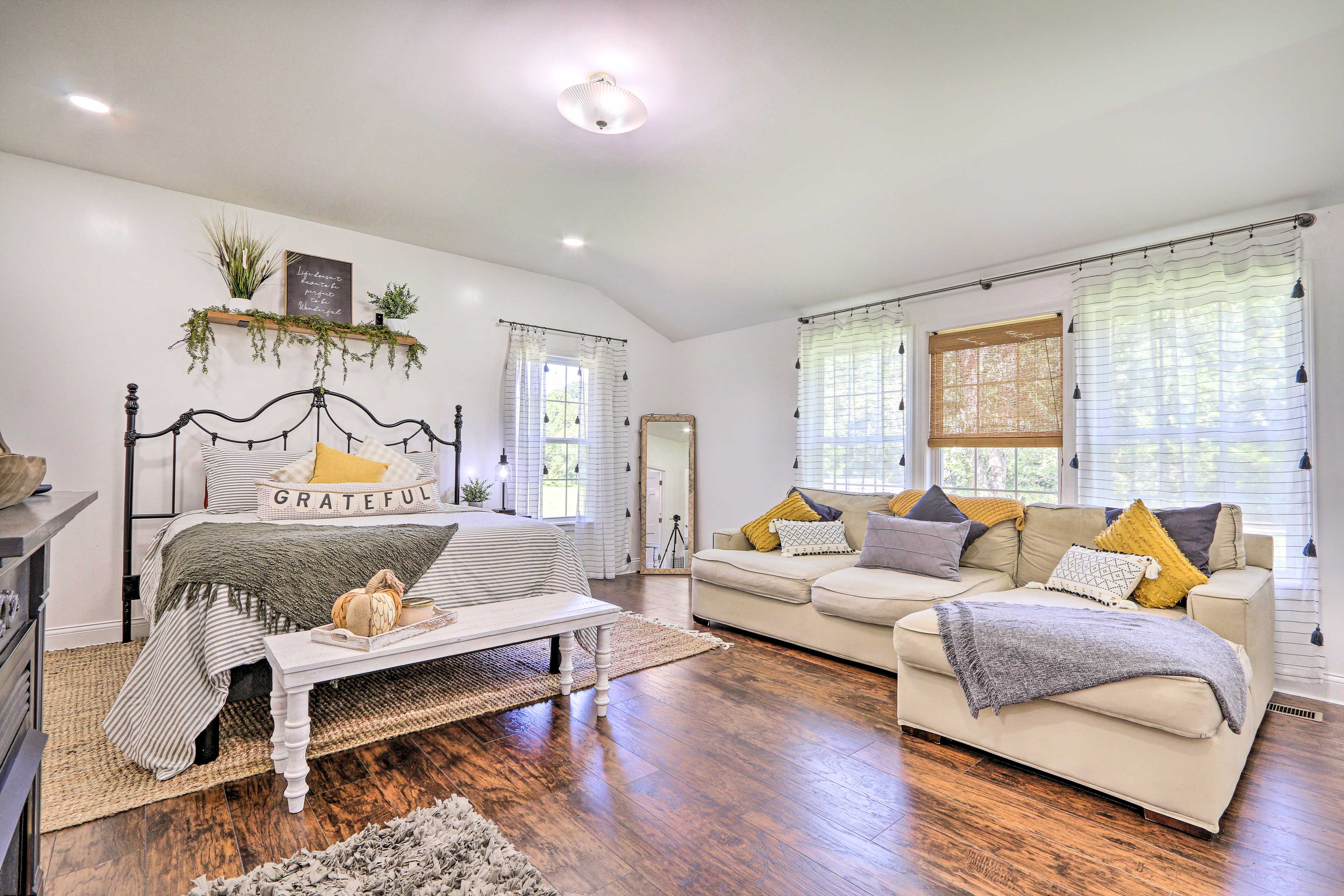 Bedroom 1 | Queen Bed | 1st Floor