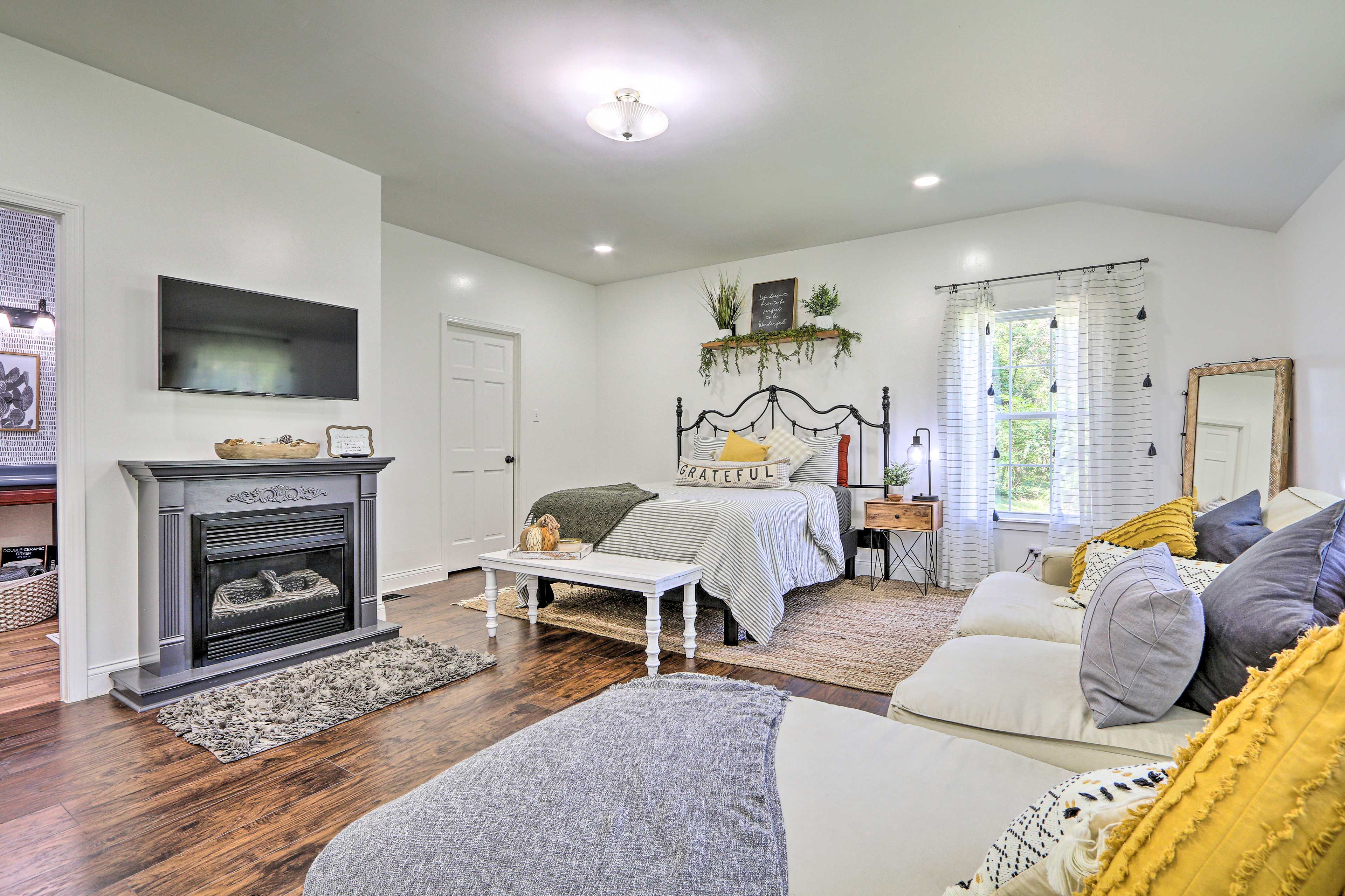 Bedroom 1 | Smart TV | En-Suite Bathroom