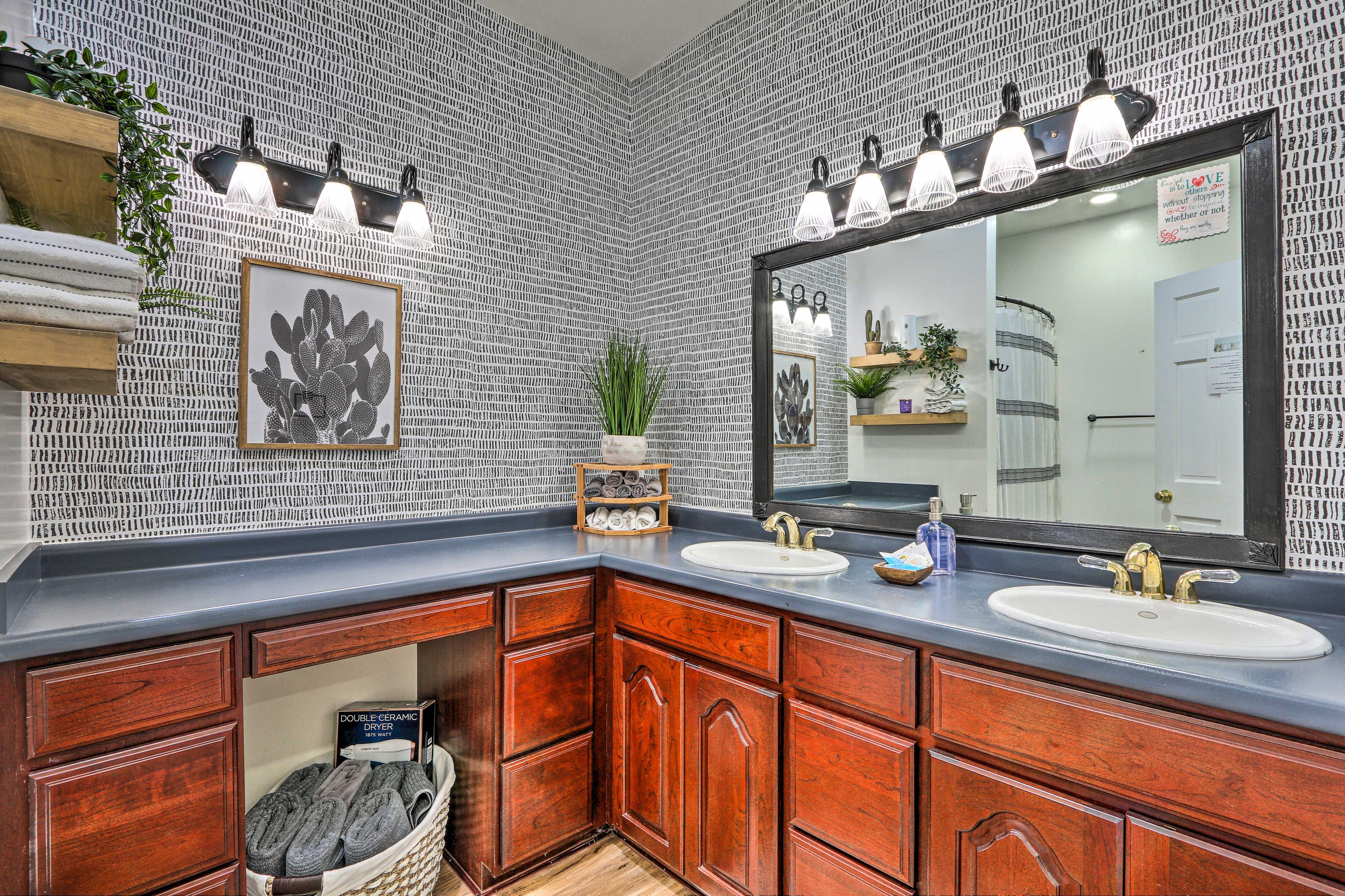 En-Suite Bathroom | Complimentary Toiletries
