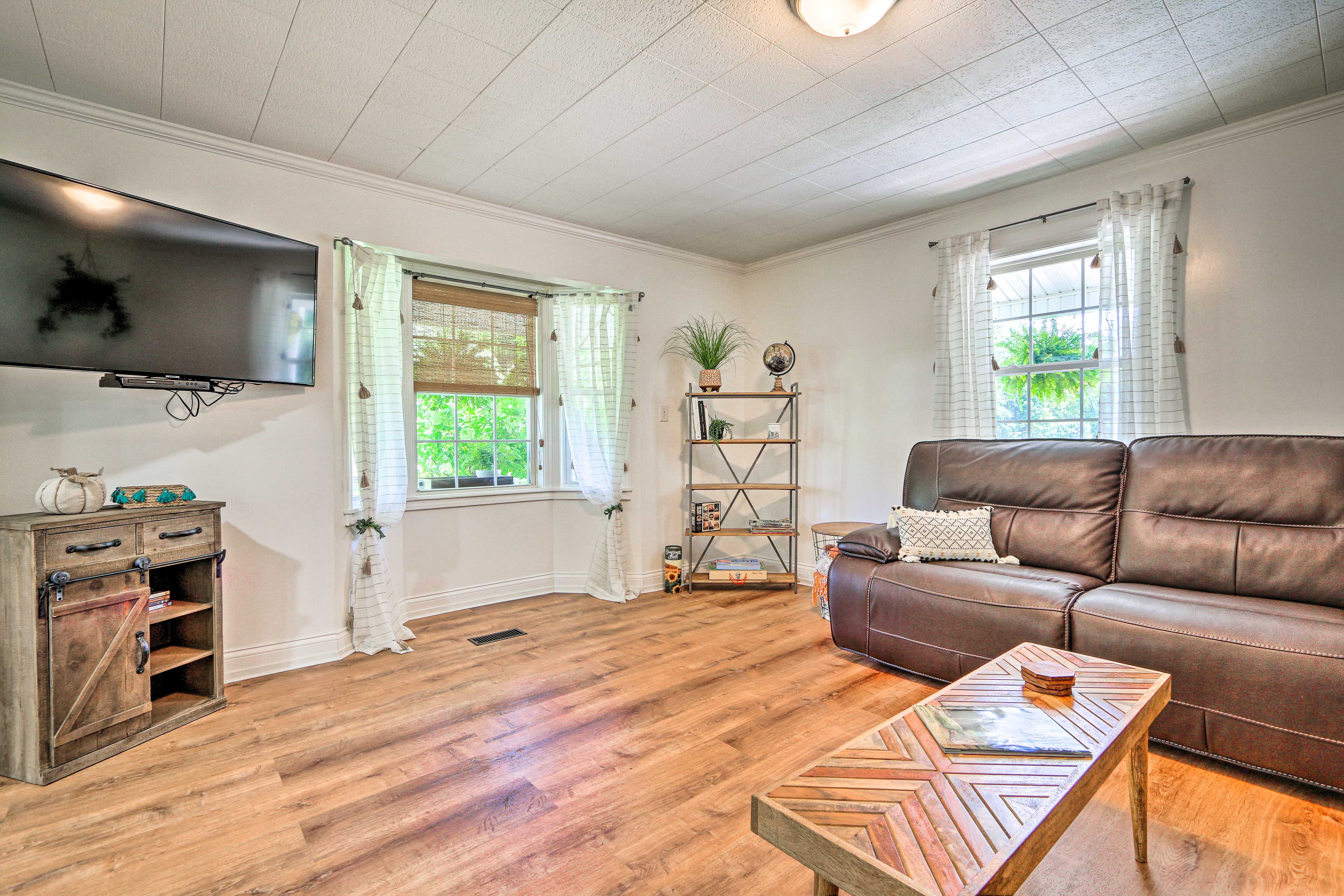 Living Room | Smart TV | Free WiFi