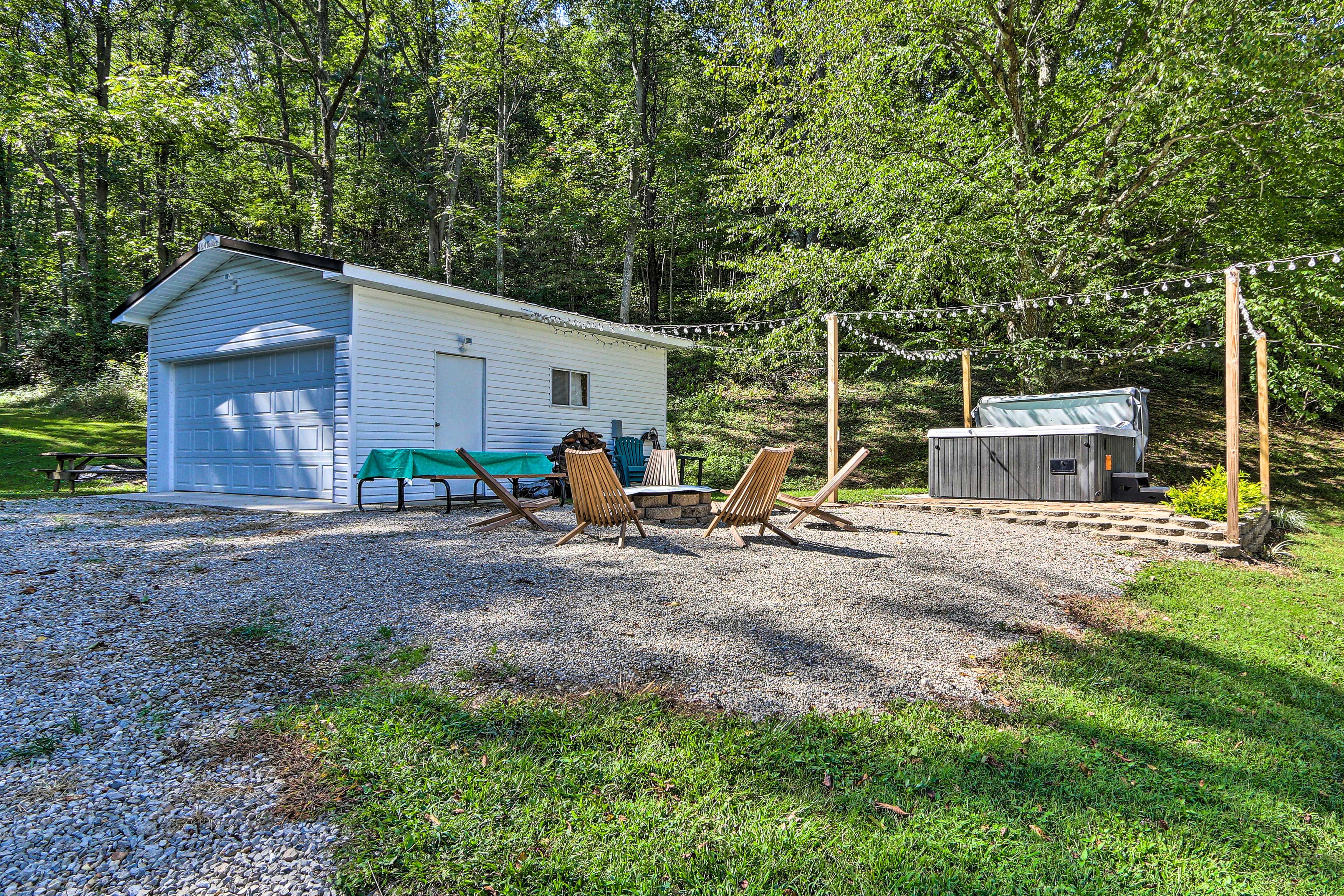 Back Yard | Fire Pit | Private Hot Tub