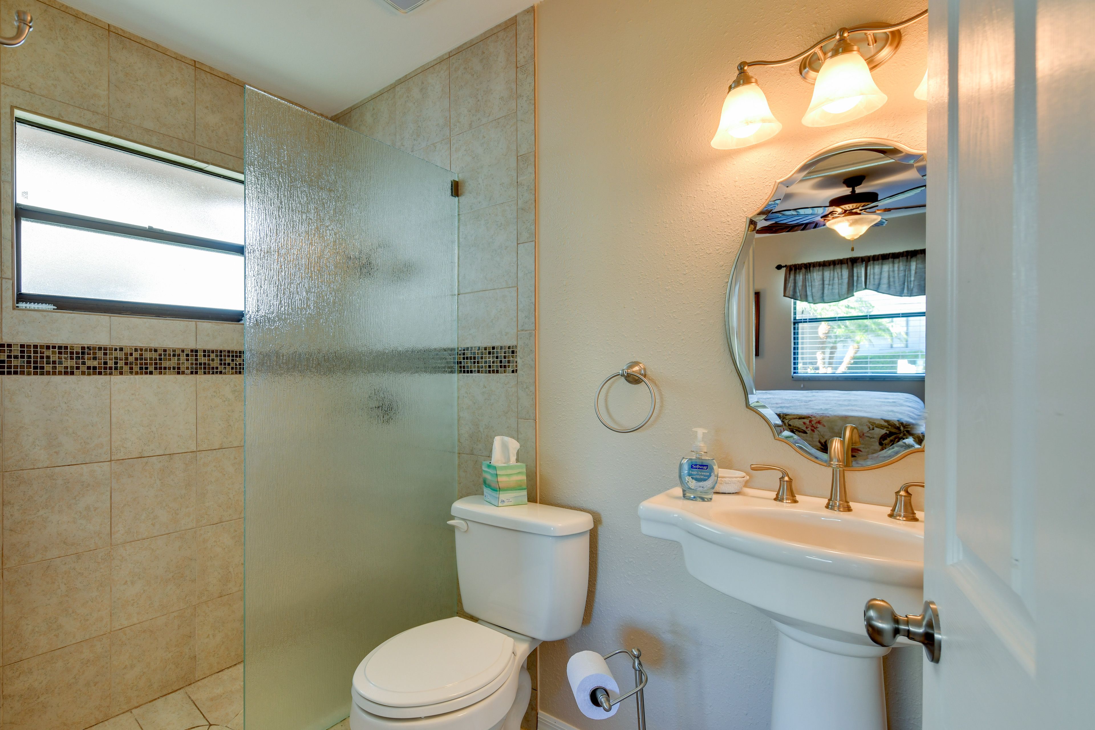 En-Suite Bathroom | Complimentary Toiletries