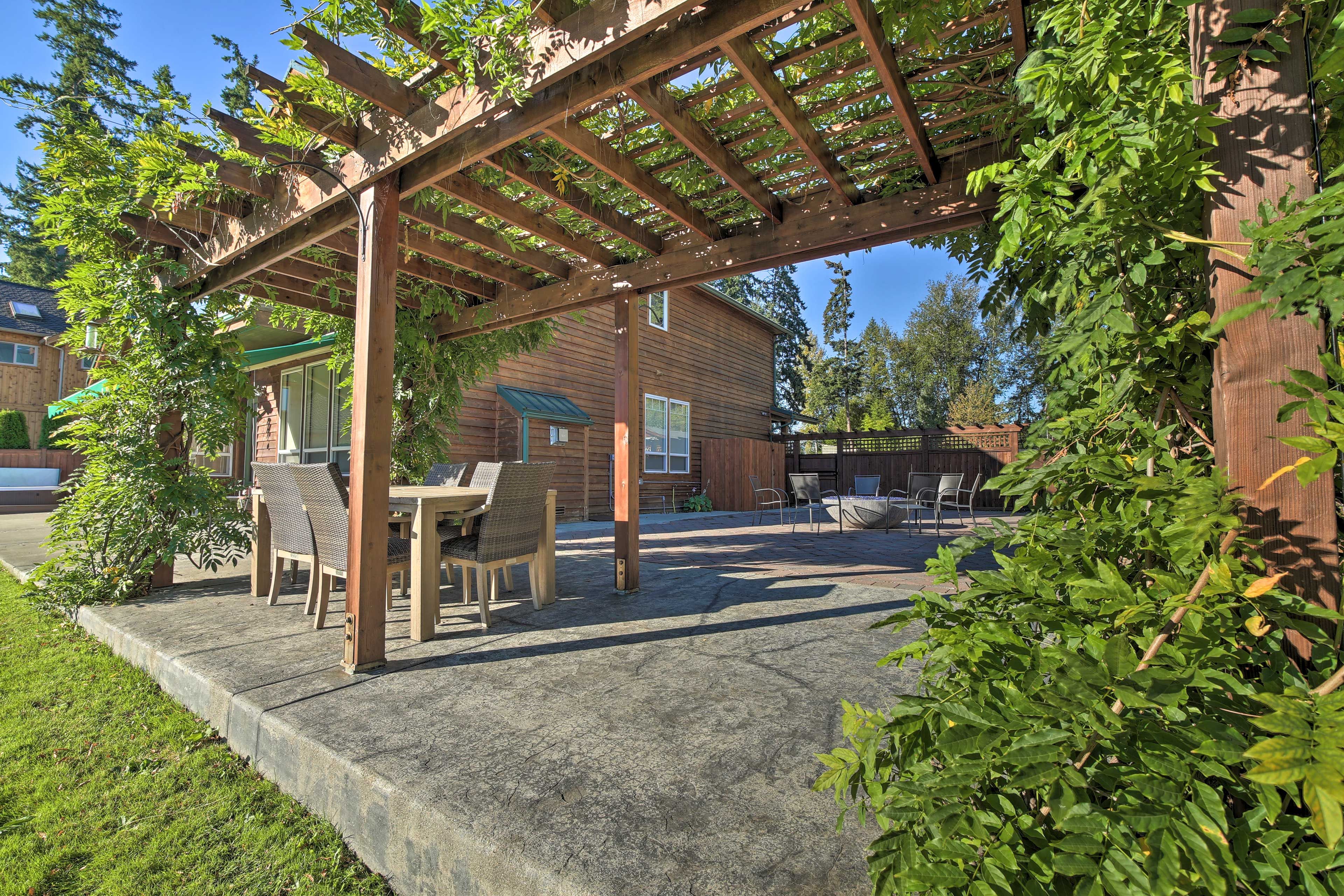 Patio | Dining Set & Gas Grill