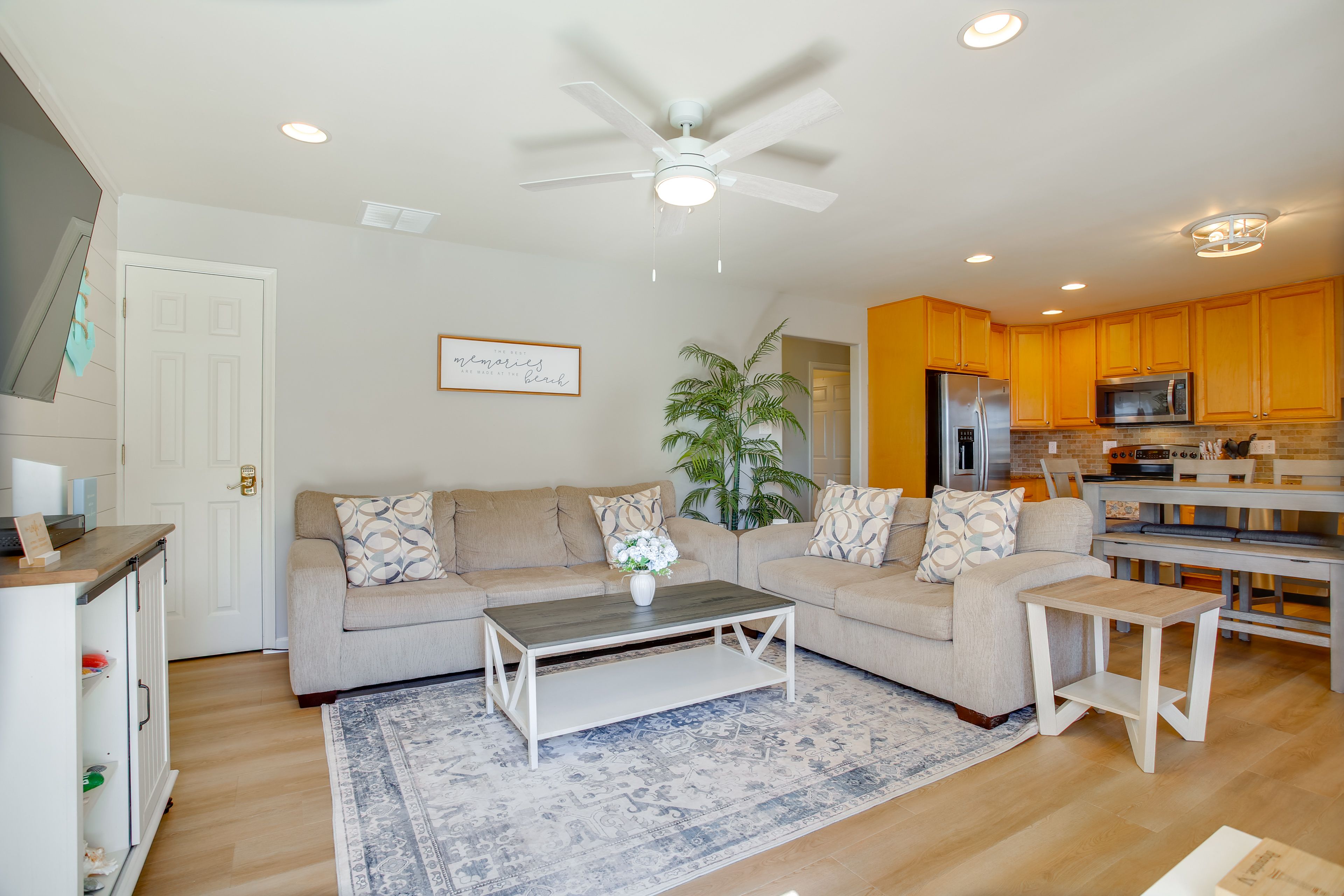 Living Room | Central A/C | Central Heat | Free WiFi