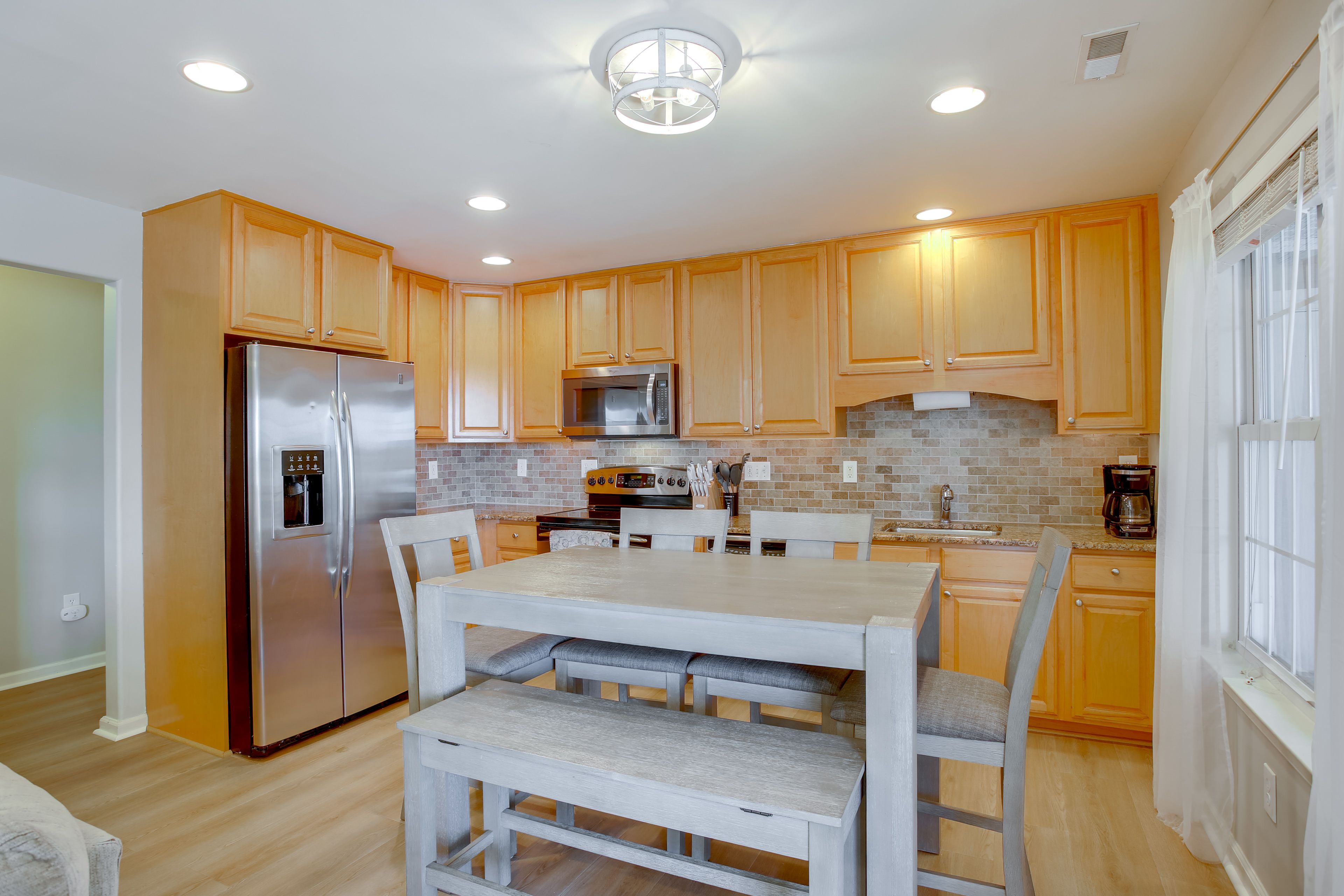 Kitchen | 1,075 Sq Ft | Breakfast Table