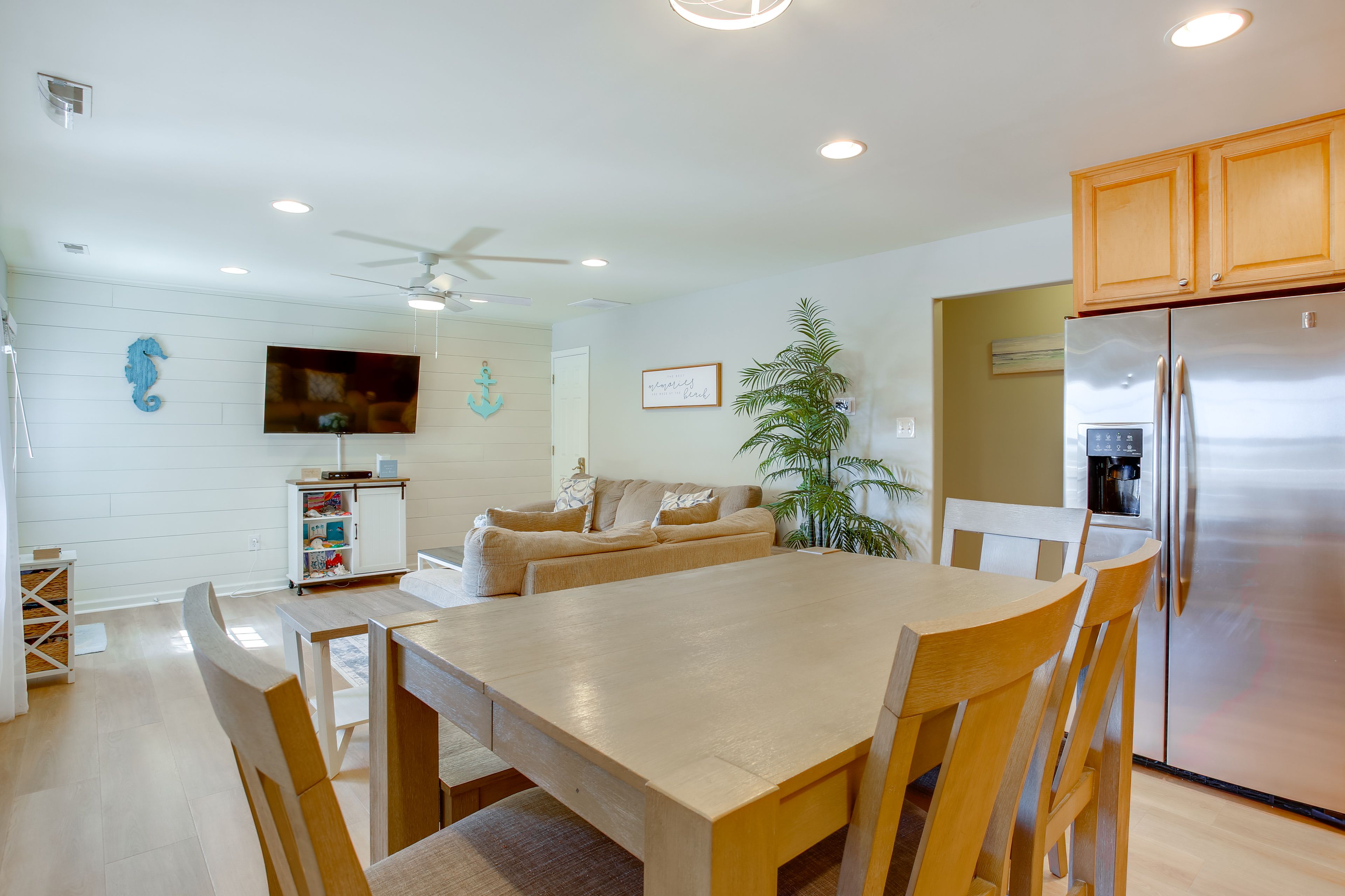 Dining Table | Dishware Provided