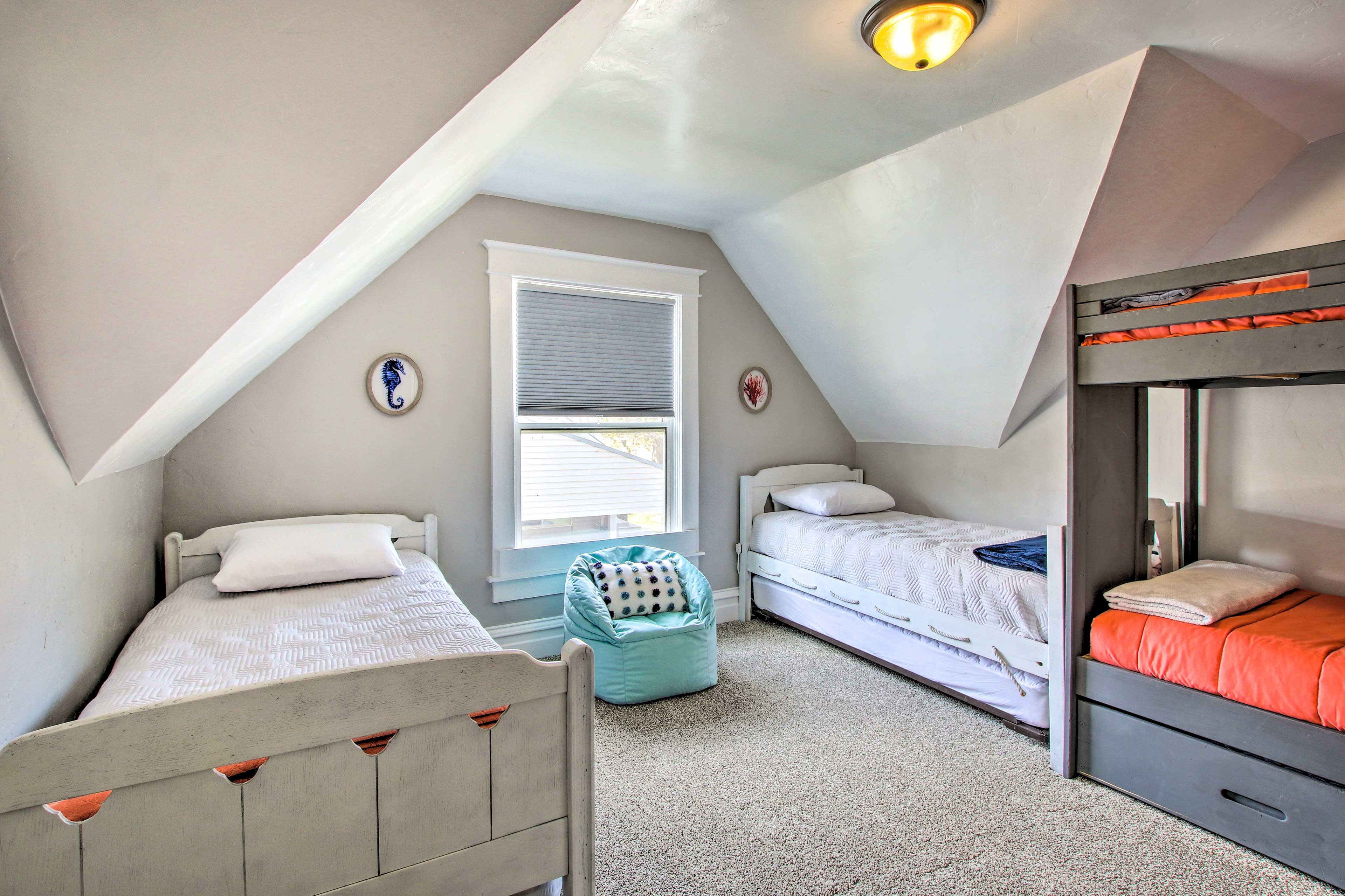 Bedroom 3 | 2 Twin Beds w/ Trundle | Twin Bunk Bed w/ Trundle