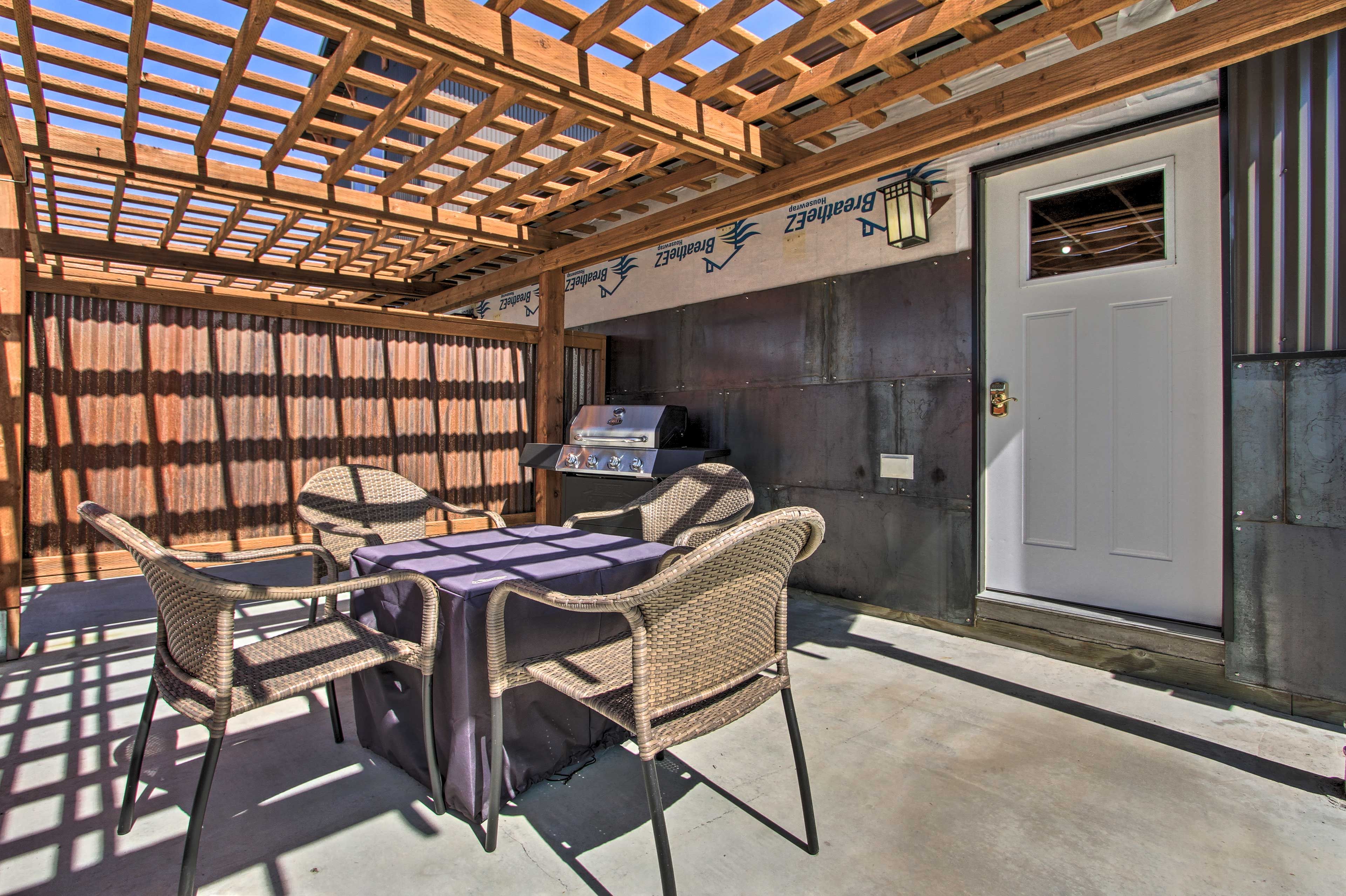 Private Patio | Gas Grill