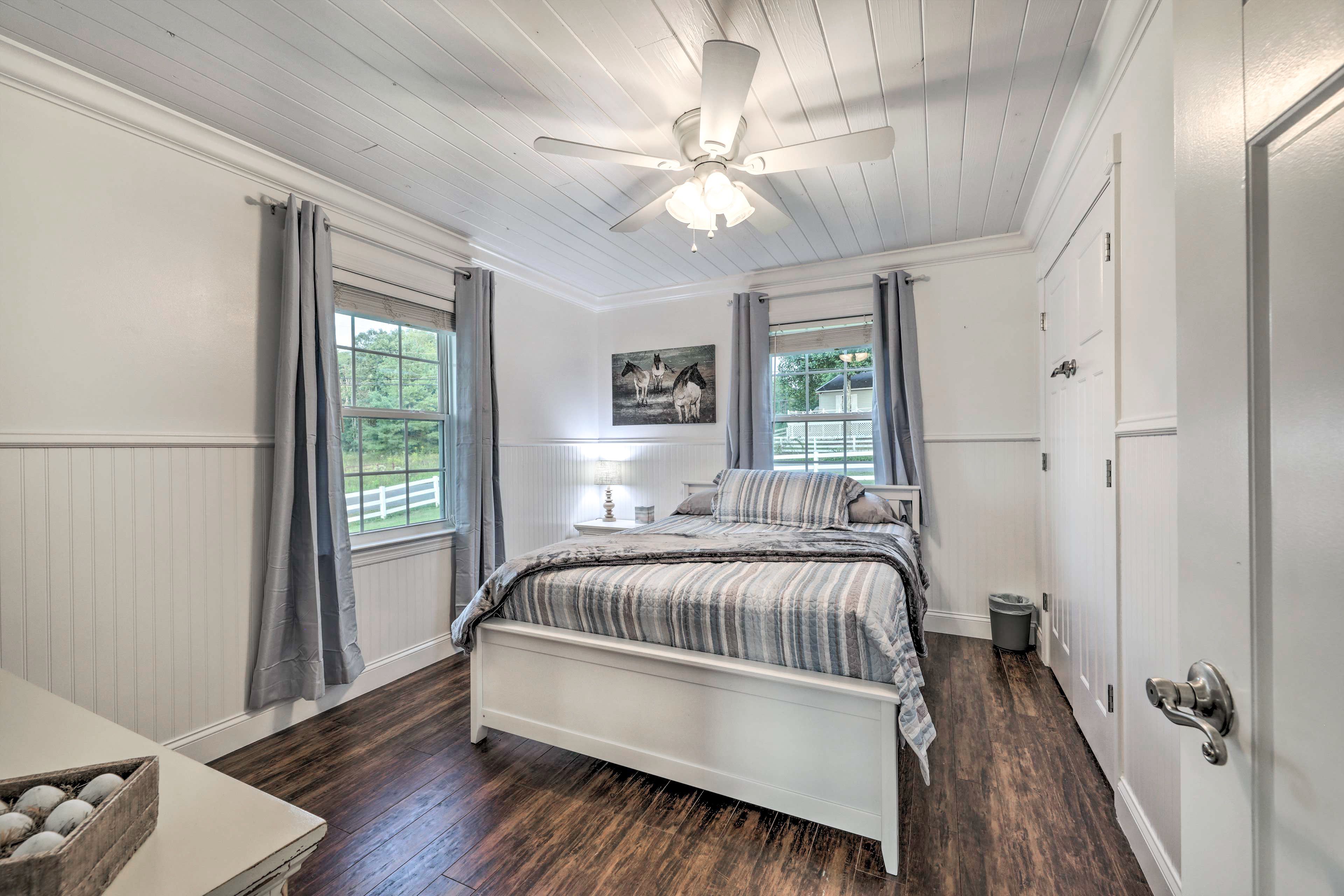 Bedroom 2 | Queen Bed | Smart TV