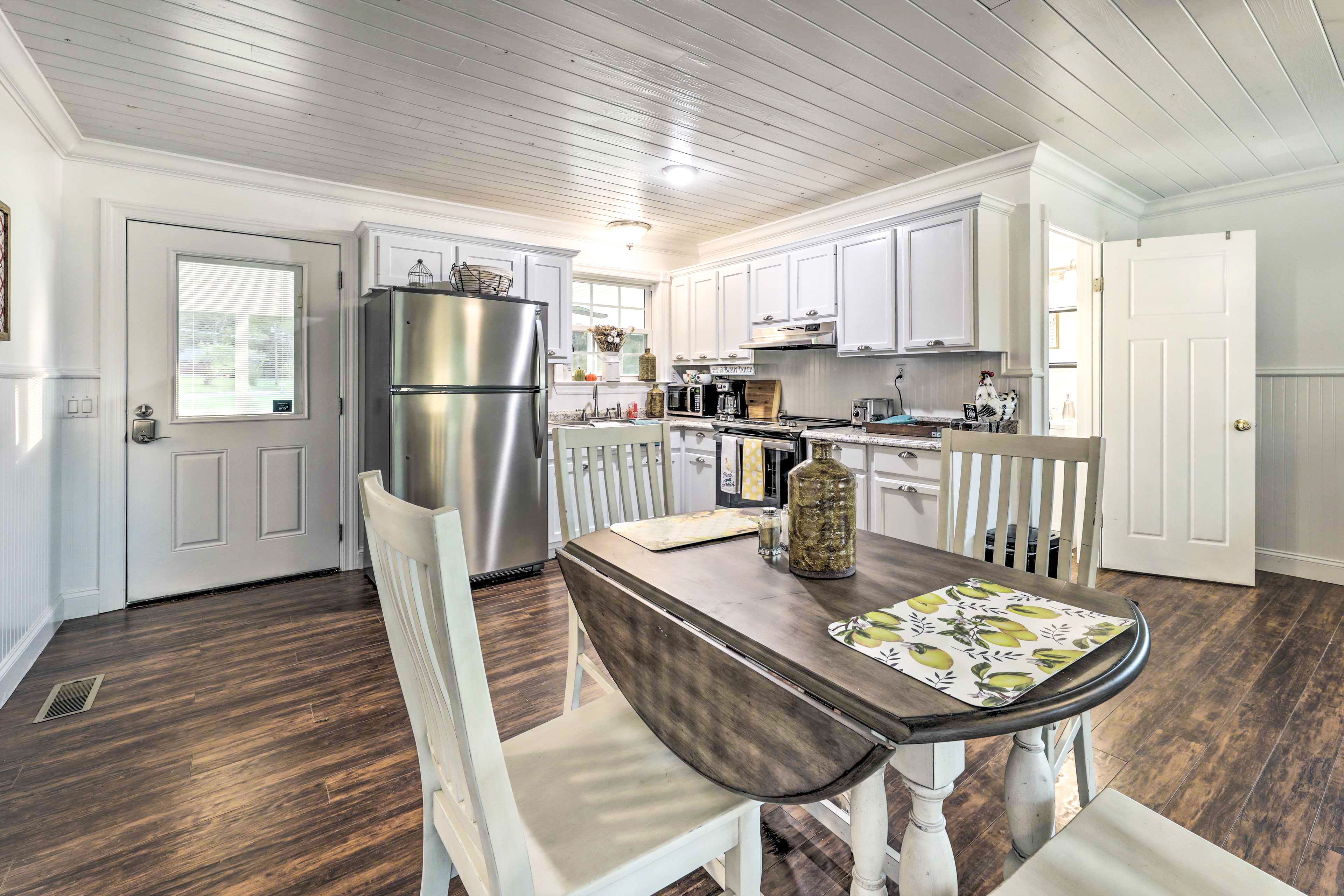 Dining Area | Dishware & Flatware