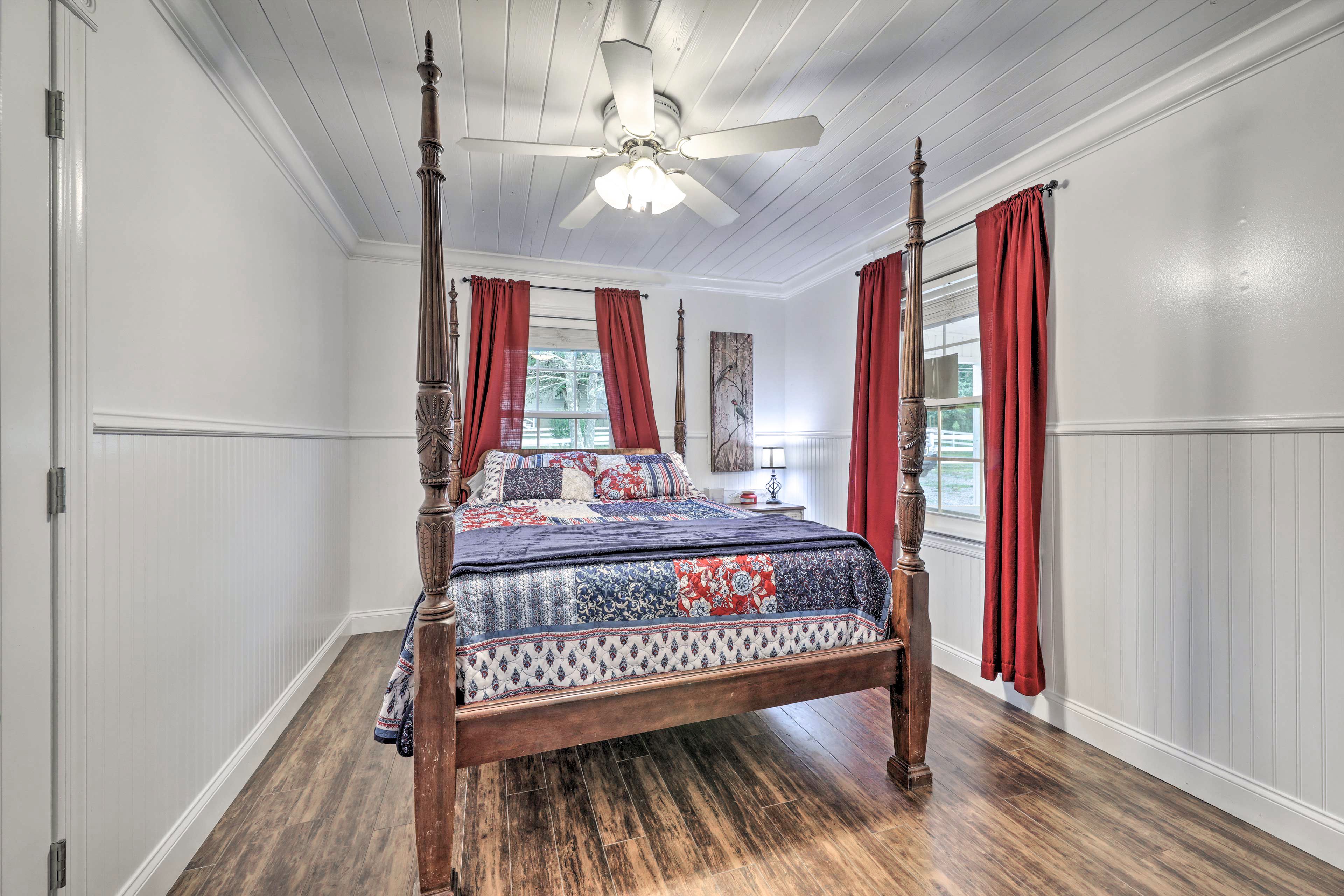 Bedroom 1 | Queen Bed | Smart TV | Linens Provided