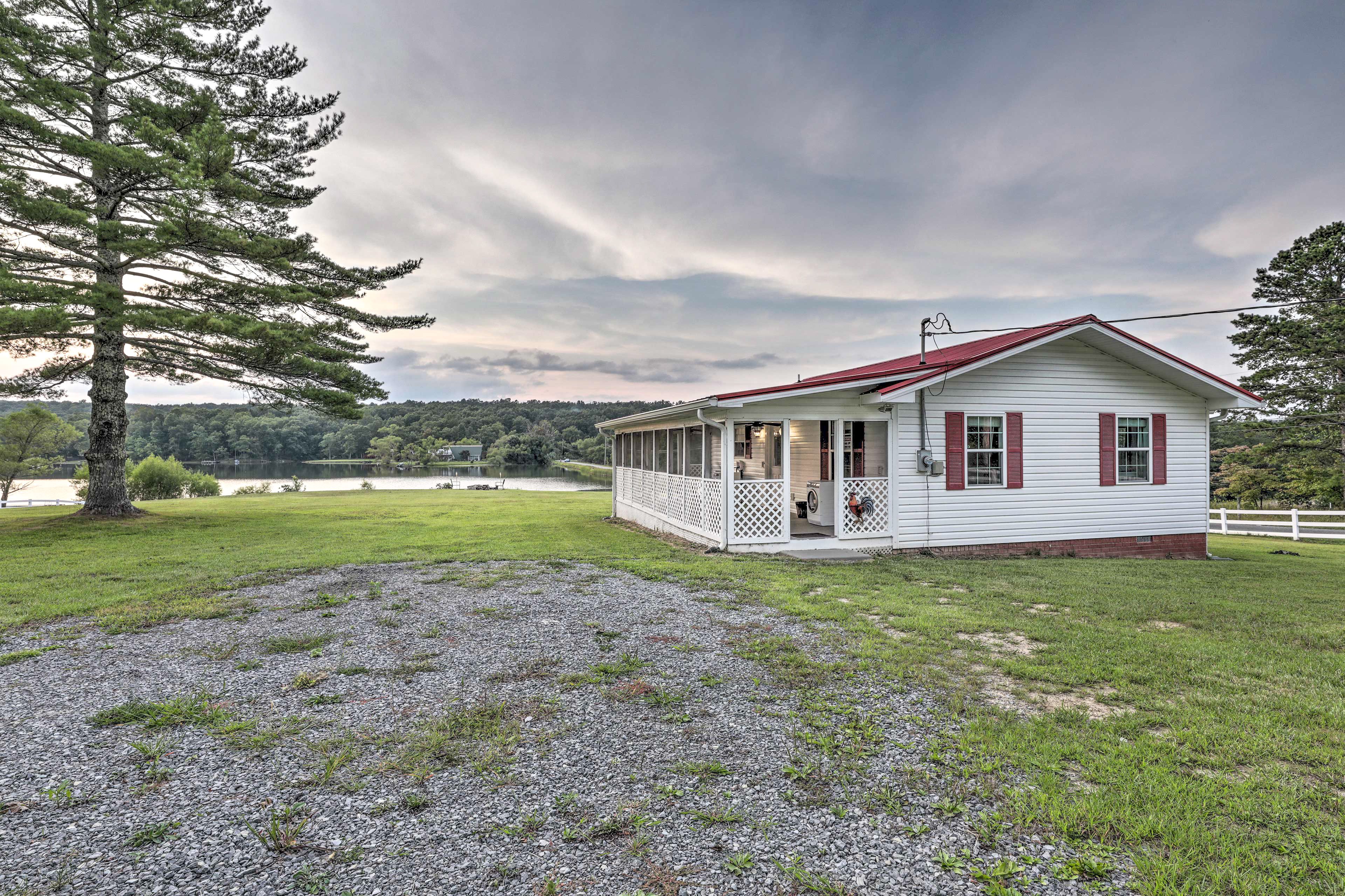 Parking | Driveway (4 Vehicles) | RV/Trailer Parking