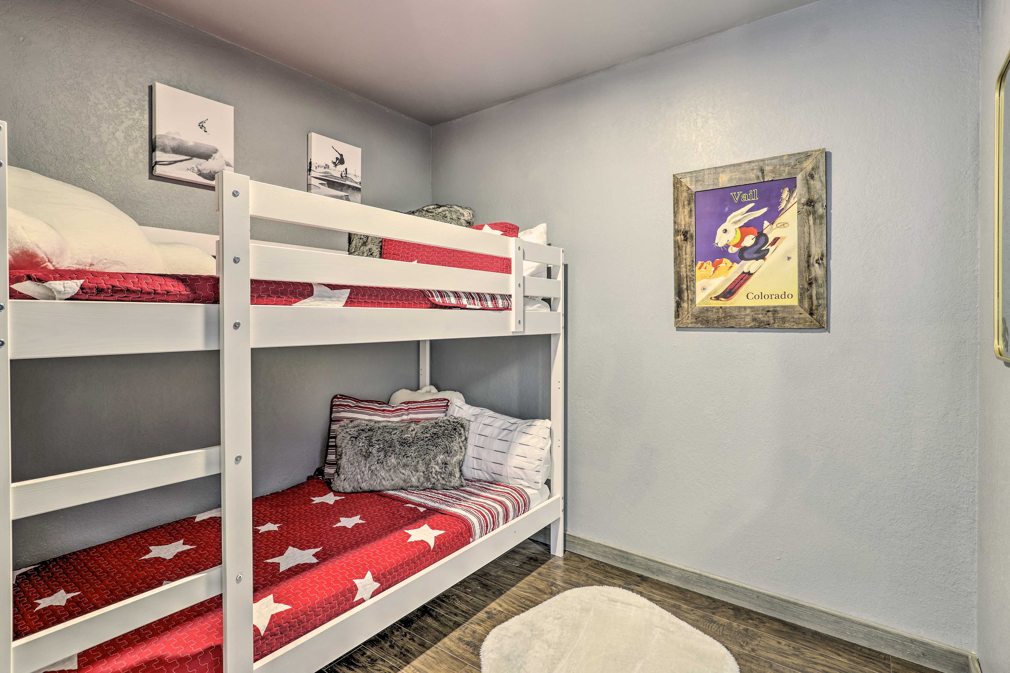 Additional Sleeping | Twin/Full Bunk Bed